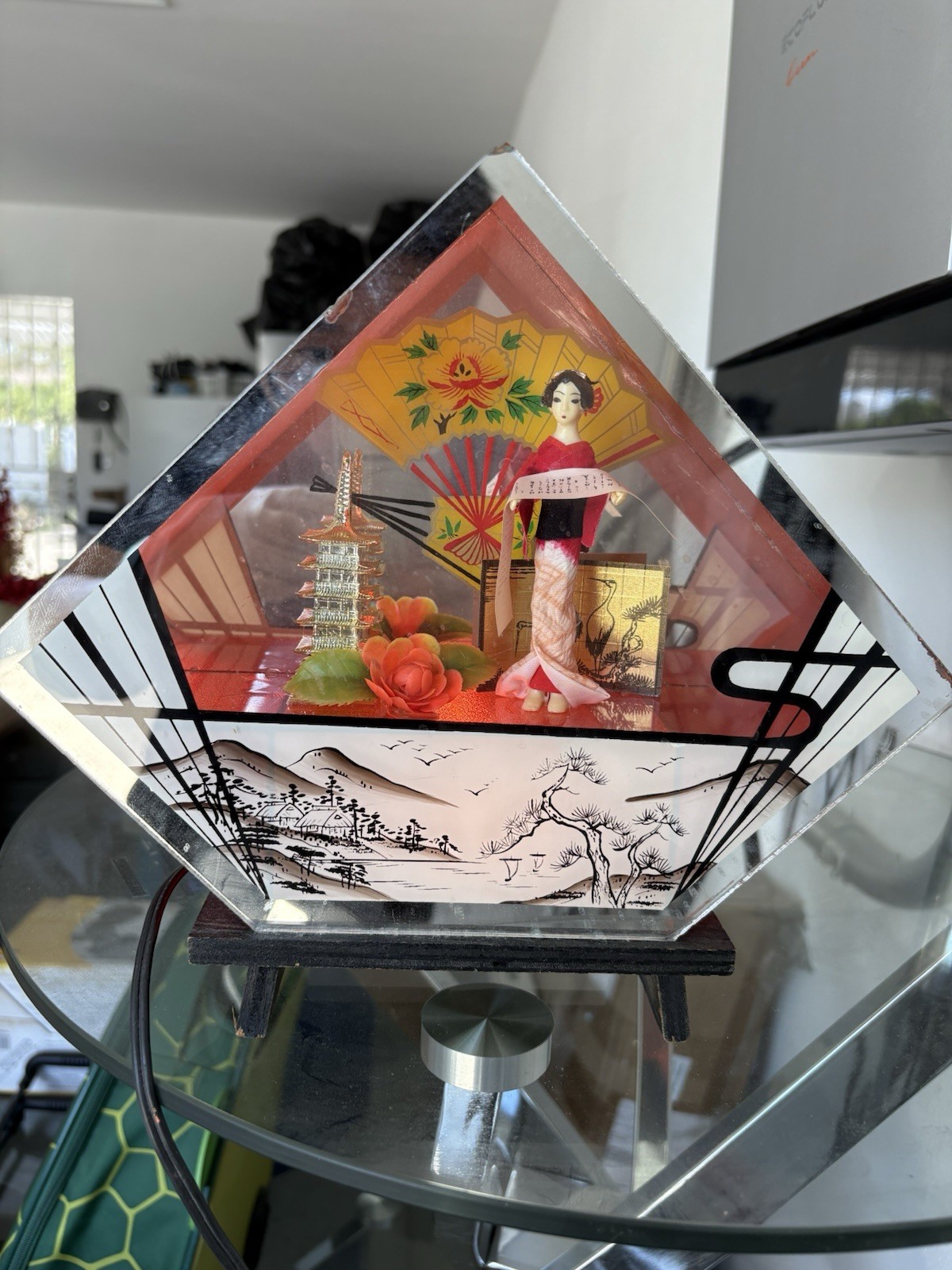 japanes geisha girl shadow box night light