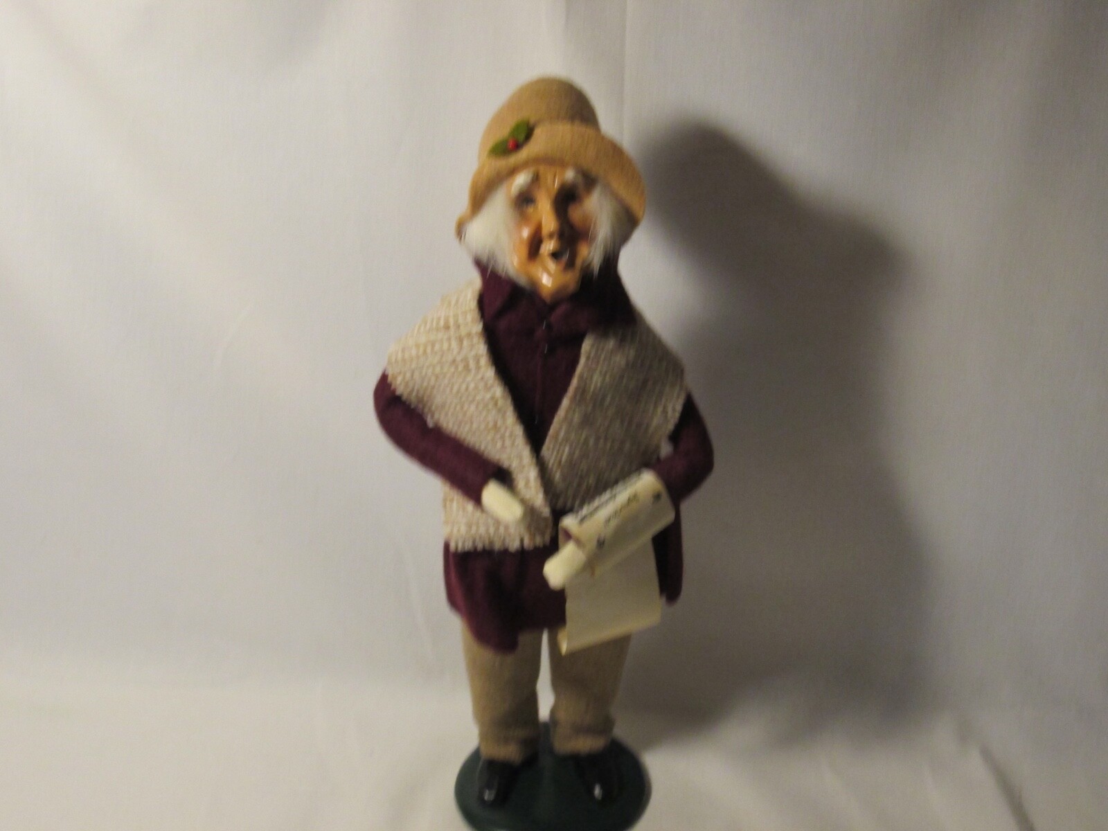 Byers Choice 1989 Dapper Elderly Man with Music and Large tan wool Scarf