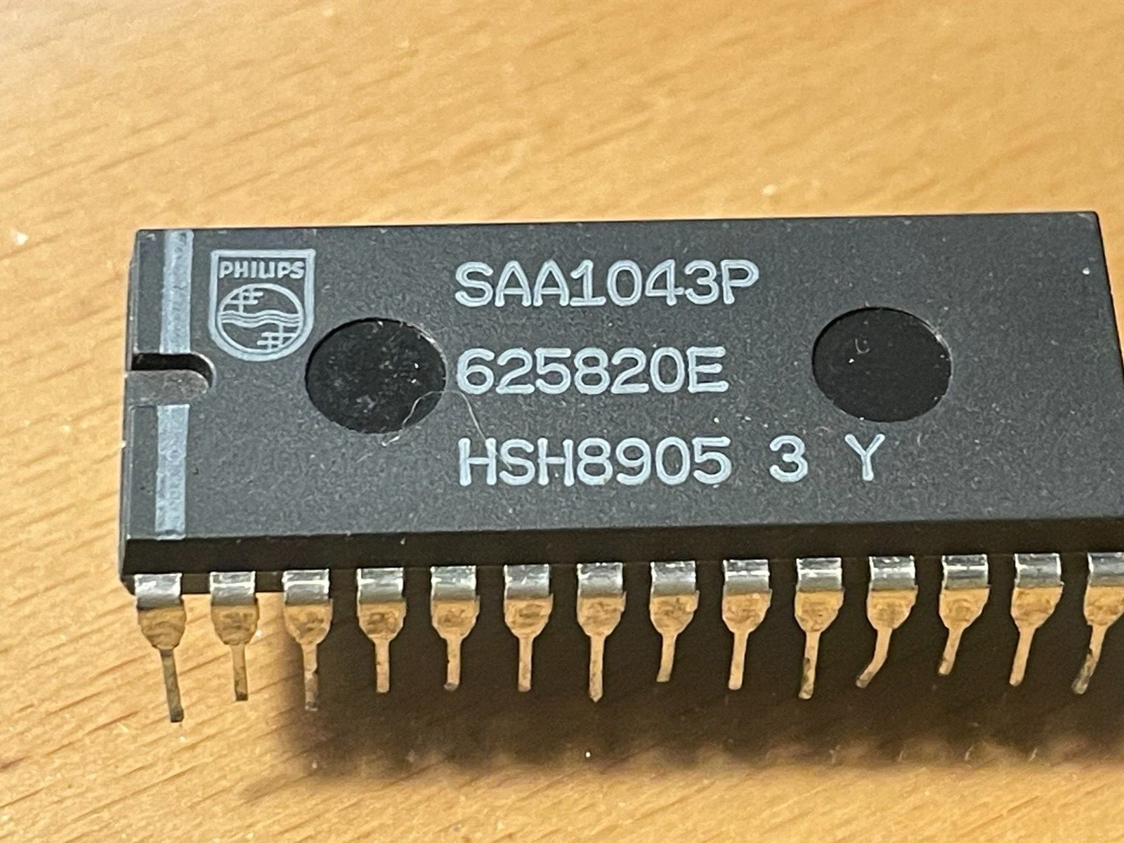 SAA1043P   Universal SYNC Generator - dip28 .