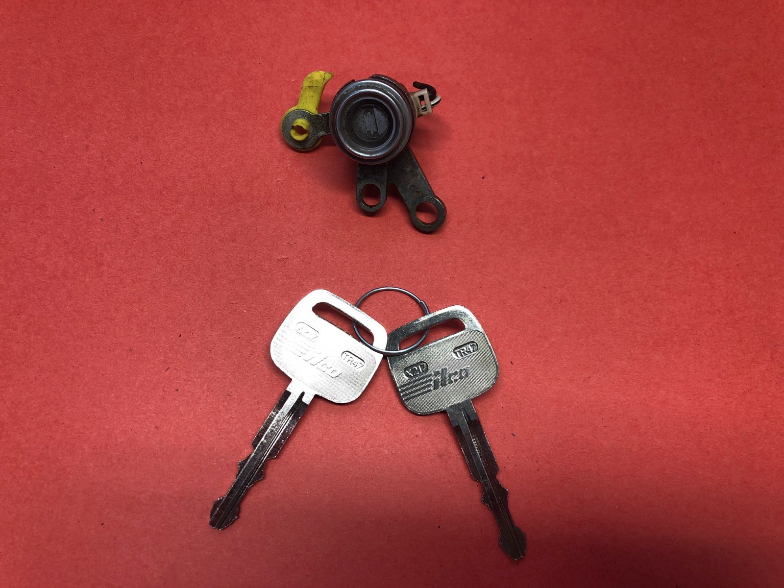 1992-1996 TOYOTA CAMRY FRONT LEFT DRIVER DOOR LOCK CYLINDER W 2 KEYS USED OEM!