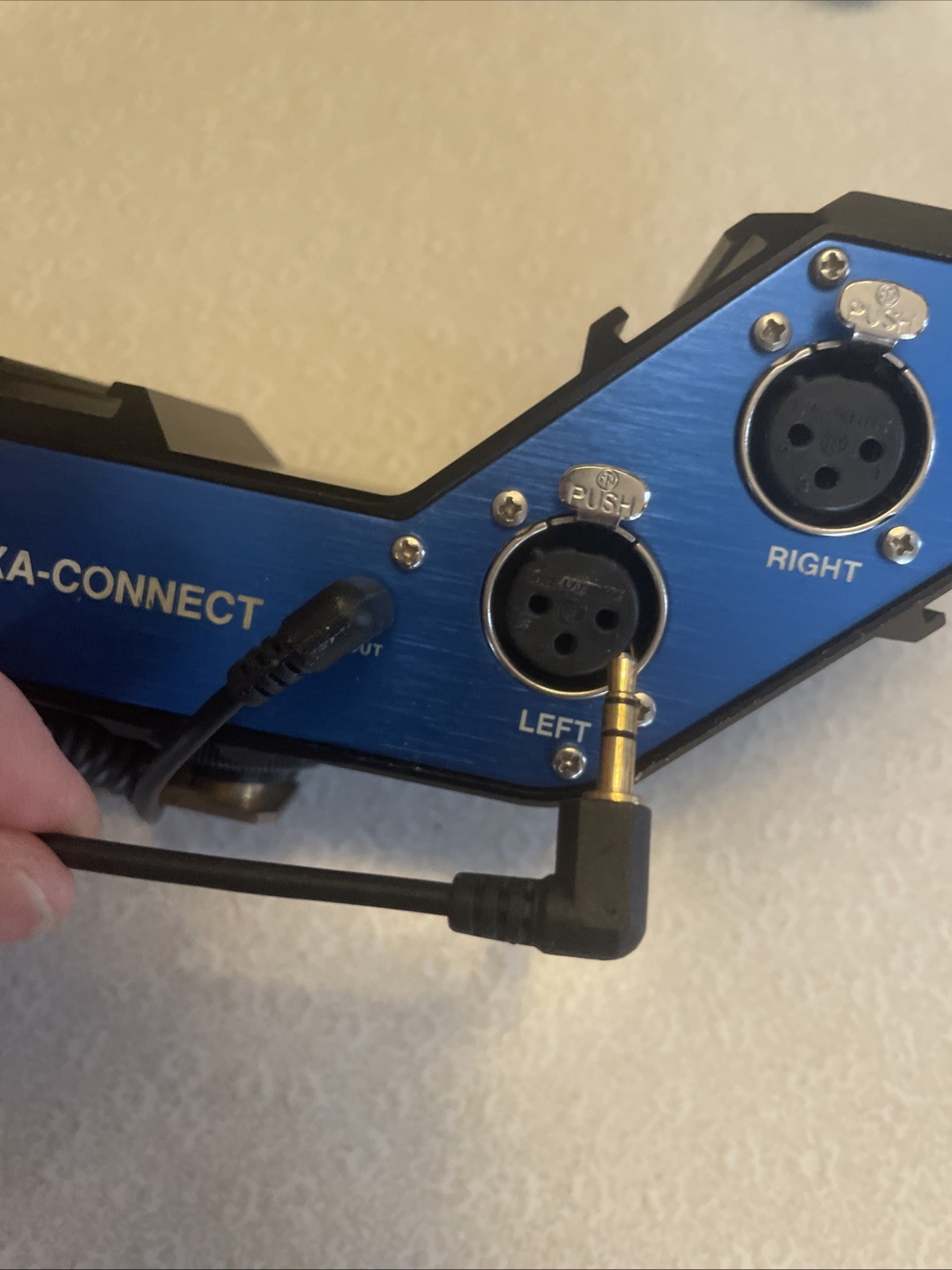Beachtek DXA-CONNECT XLR Adapter / Bracket Combo