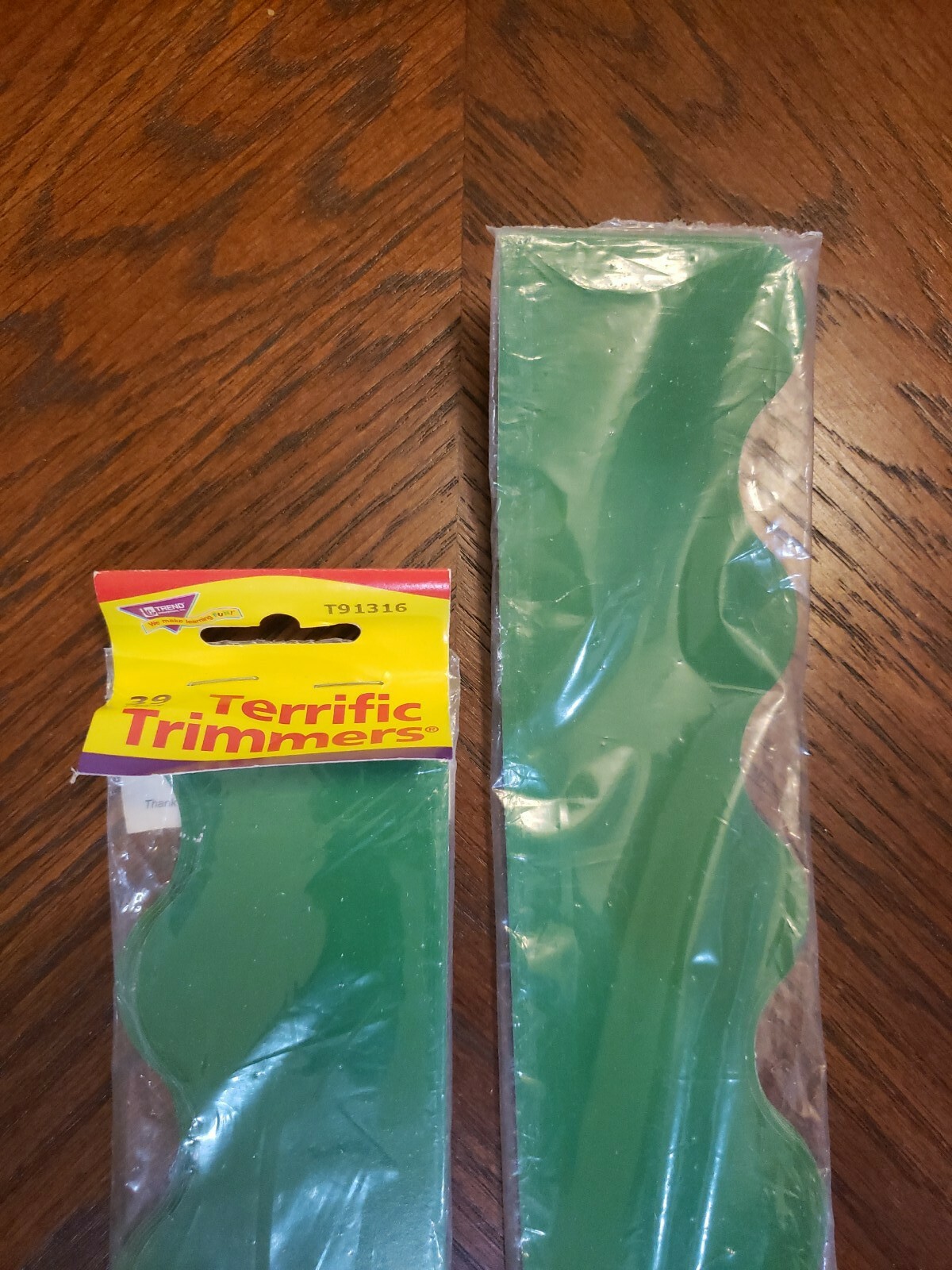 Trimmer Kelly Green Terrific 66 ft Trend Enterprises T-91316 1 new 1 open