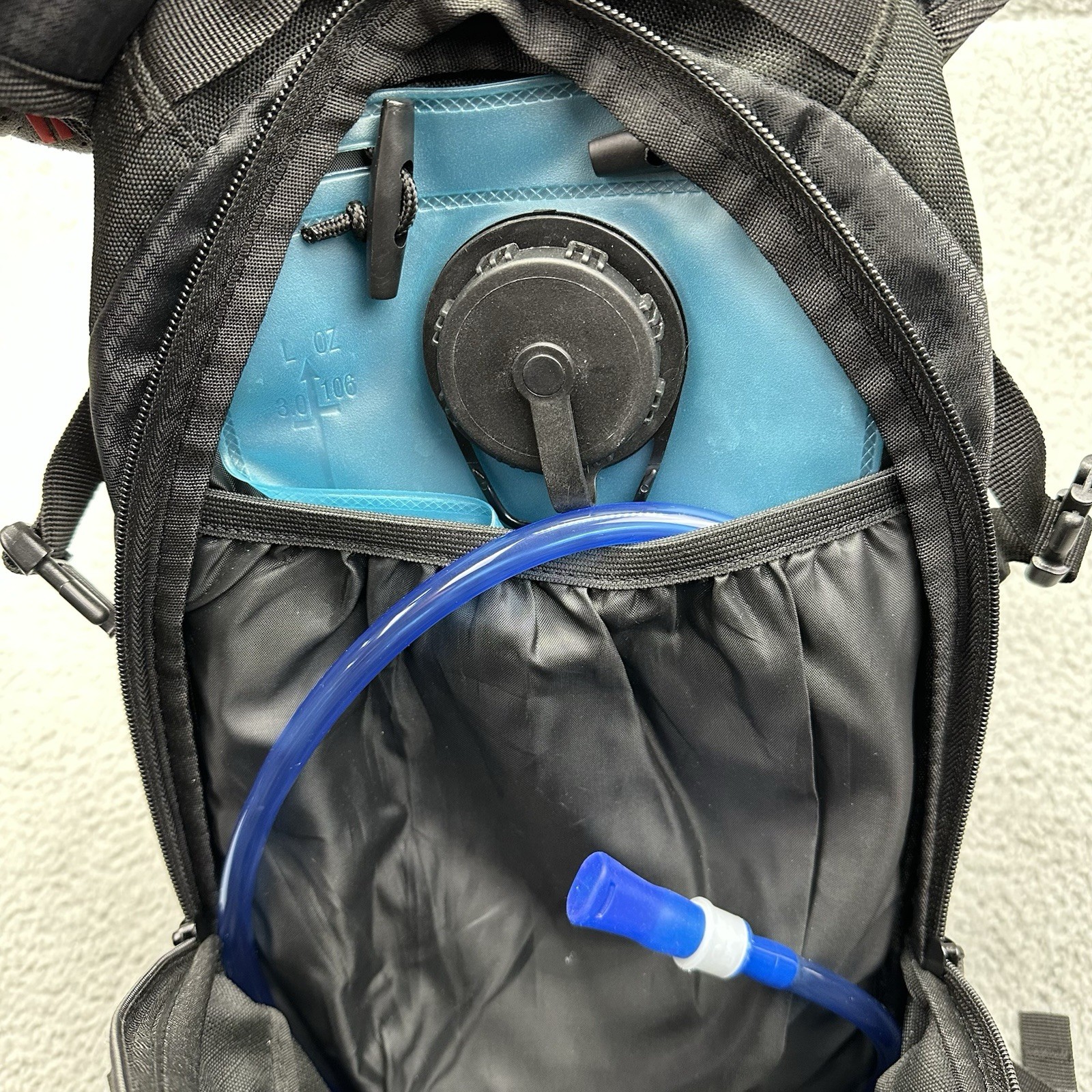 Quest Aspen Brook 2L Black Hydration Pack Backpack CEH011089 Hiking Bag, Bladder