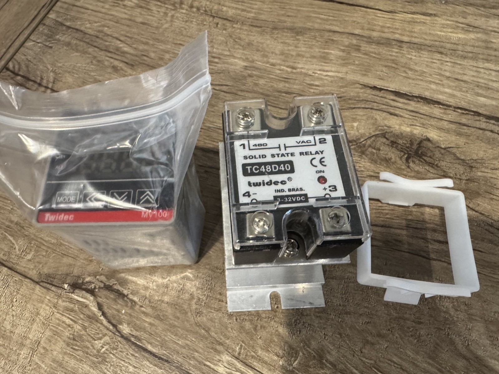 MV100-B10 PID Controller for Accurate Temperature Control