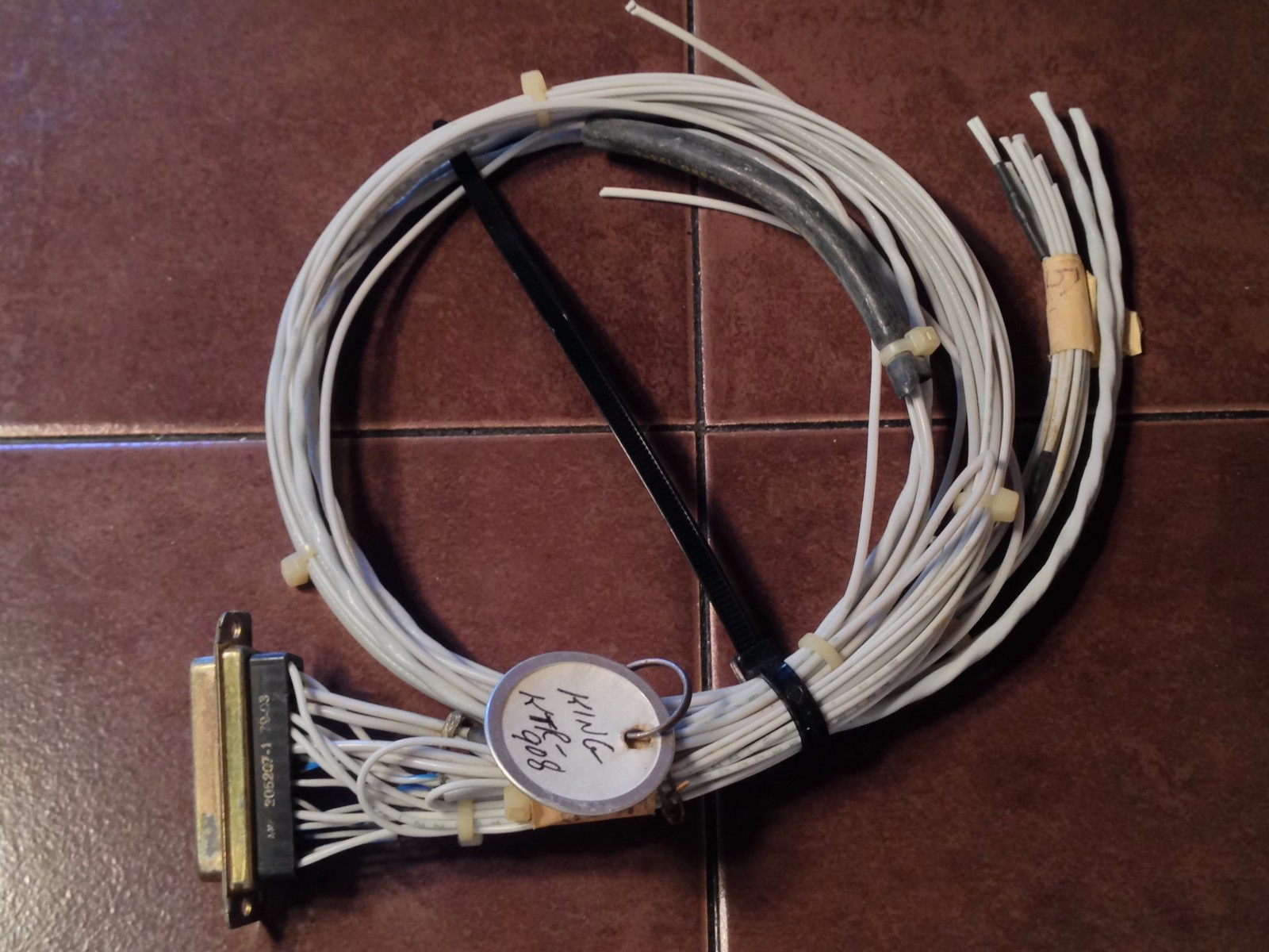 King KTR 908 Connector with wires