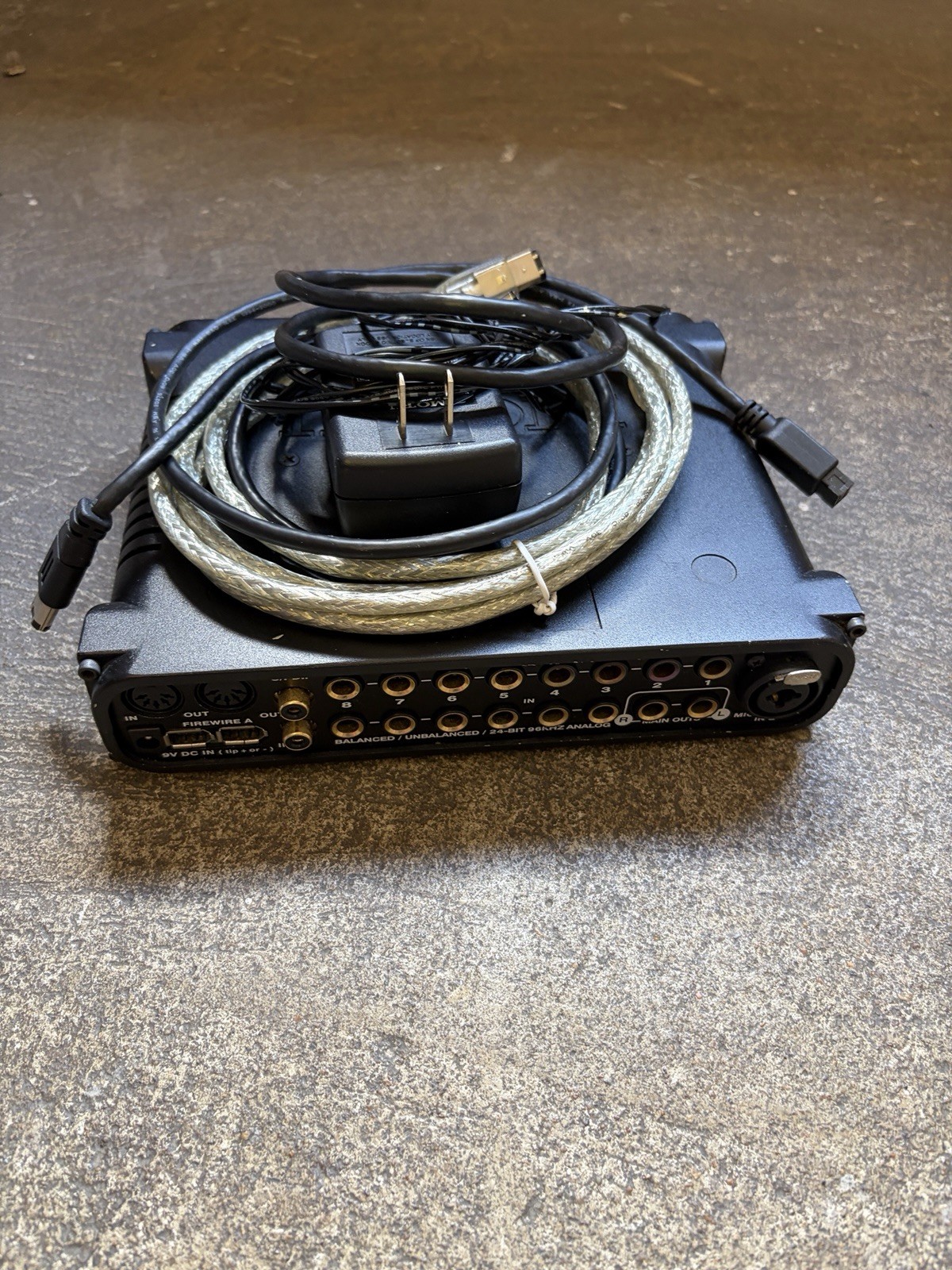 MOTU UltraLite 10x14 FireWire.