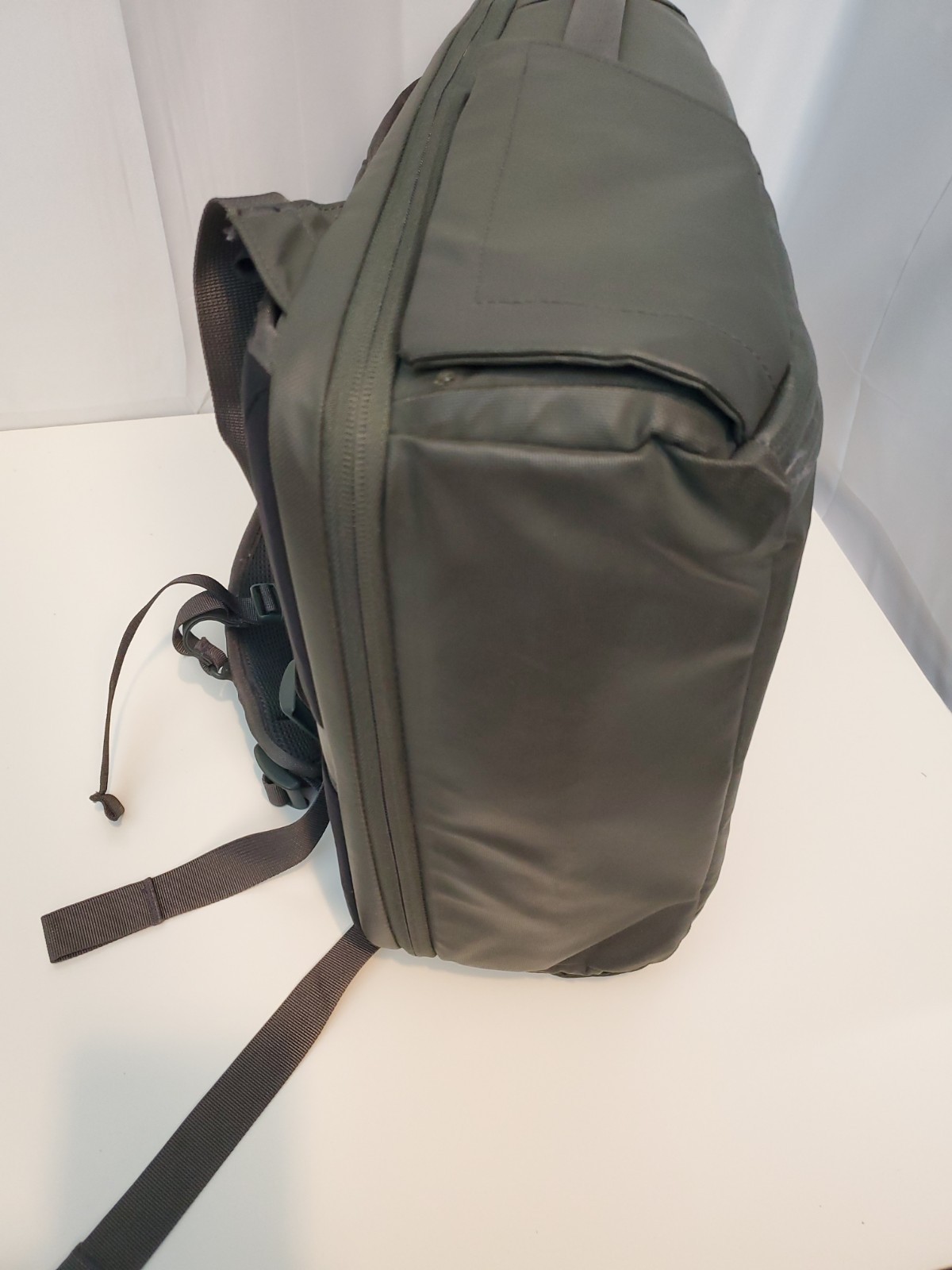 Nomatic Backpack 20L, Good Condition, Expands to 24L, Olive Color, $329 Value