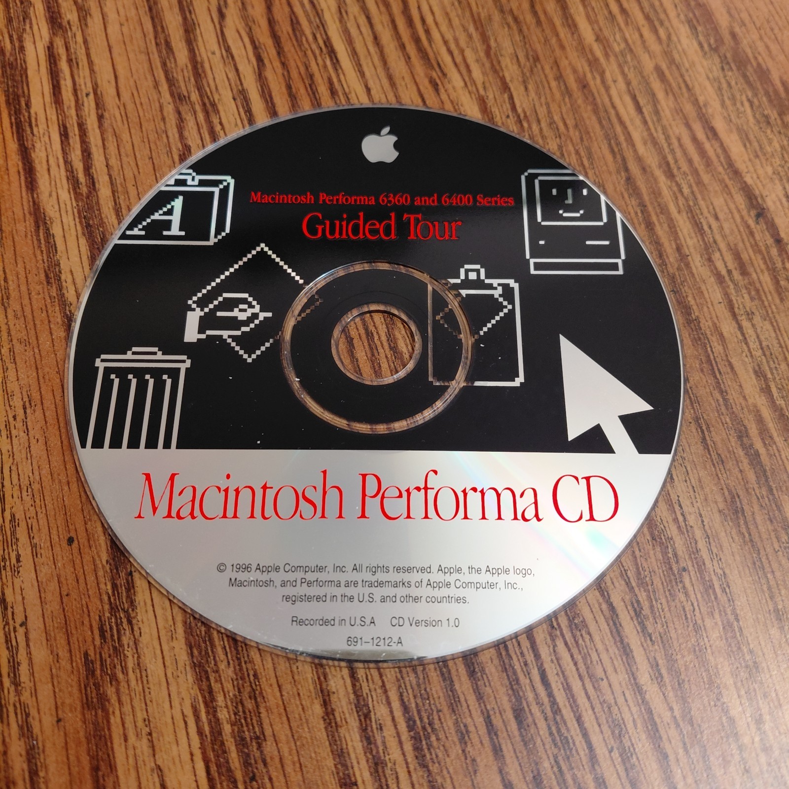 Macintosh Performa 6360 and 6400 Guide Tour CD 691-1212-A 1996