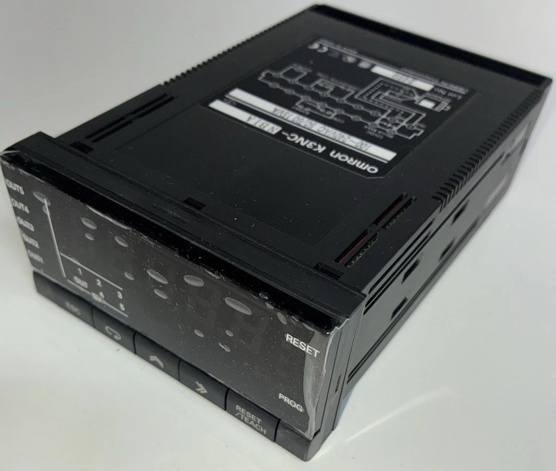 NEW Omron K3NC-NB1A Digital Panel Meter Open Box Unused Surplus Manual Brackets