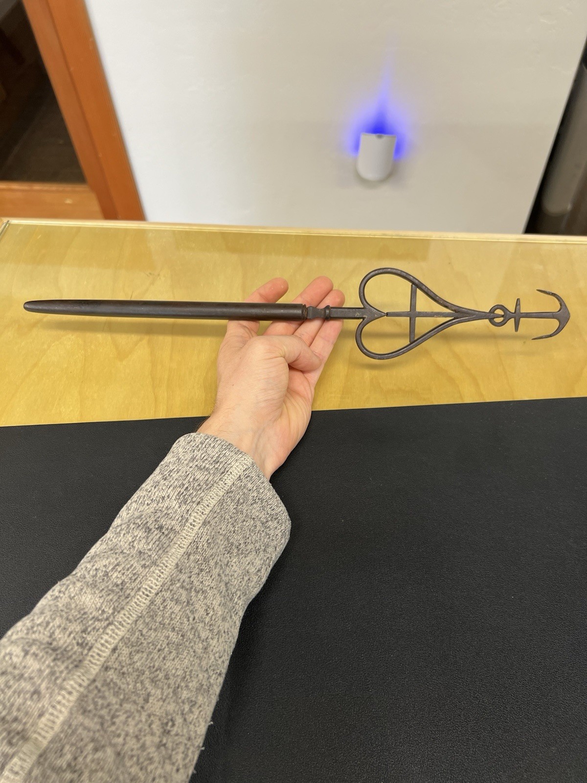 ANTIQUE BLACKSMITH NAUTICAL IRON WORK MARLIN ROPE SPIKE SIGNED " H. SHUMAN "