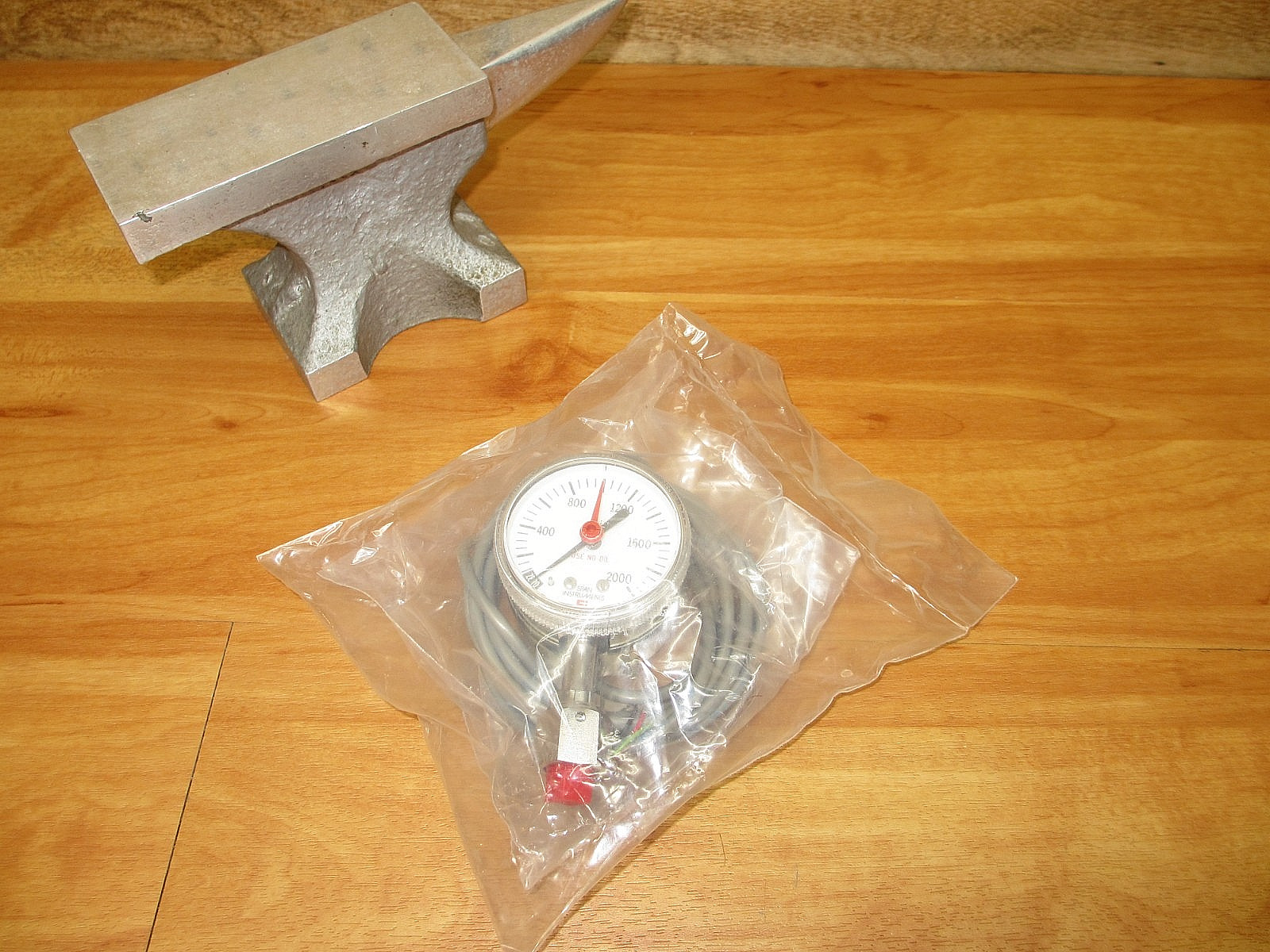 Span Instruments IPS122 *NEW* 2000psi Pressure Gauge Switch IPS 122