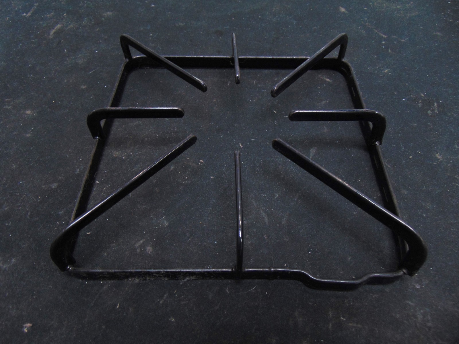 Hotpoint Gas Range RGB525DEH1WW Surface Burner Grate WB31K10015