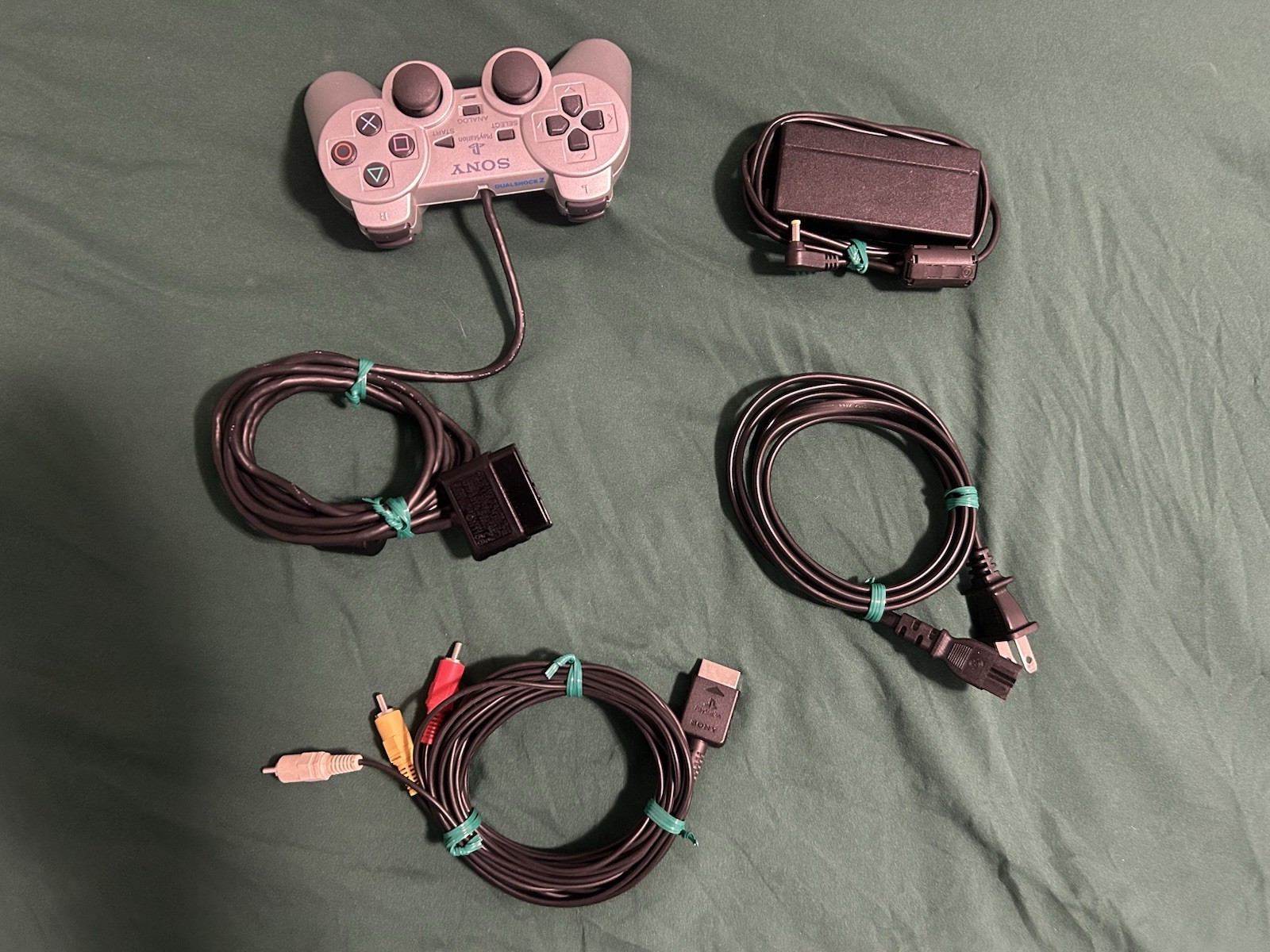 Sony PS2 PlayStation 2 Slim Silver SCPH-70001 Bundle Controller 4 Games
