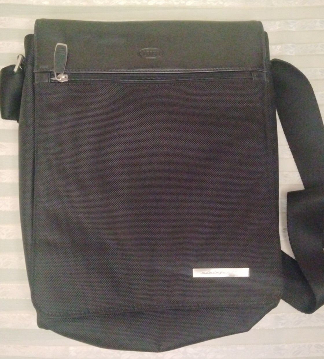 BRIC'S Bag PININFARINA Messenger Shoulder All Black Bag Strap Great Condition