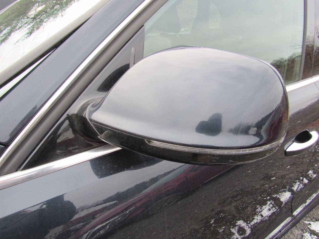 Q5 2015 Glove Box 1104746