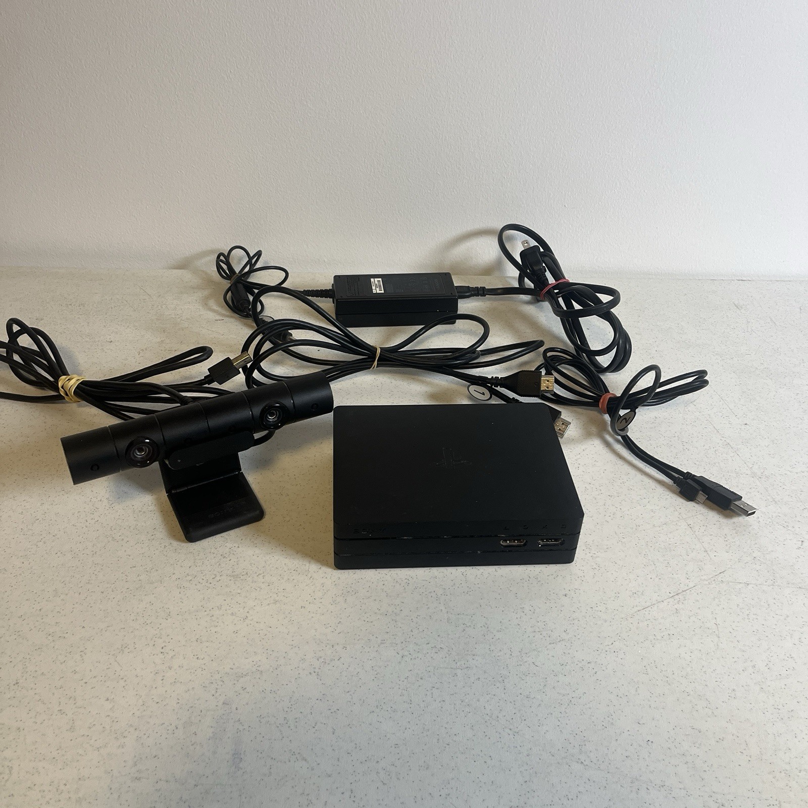 Playstation 4 PS4 VR Processor Unit and Camera (w/wires) - Tested & working!