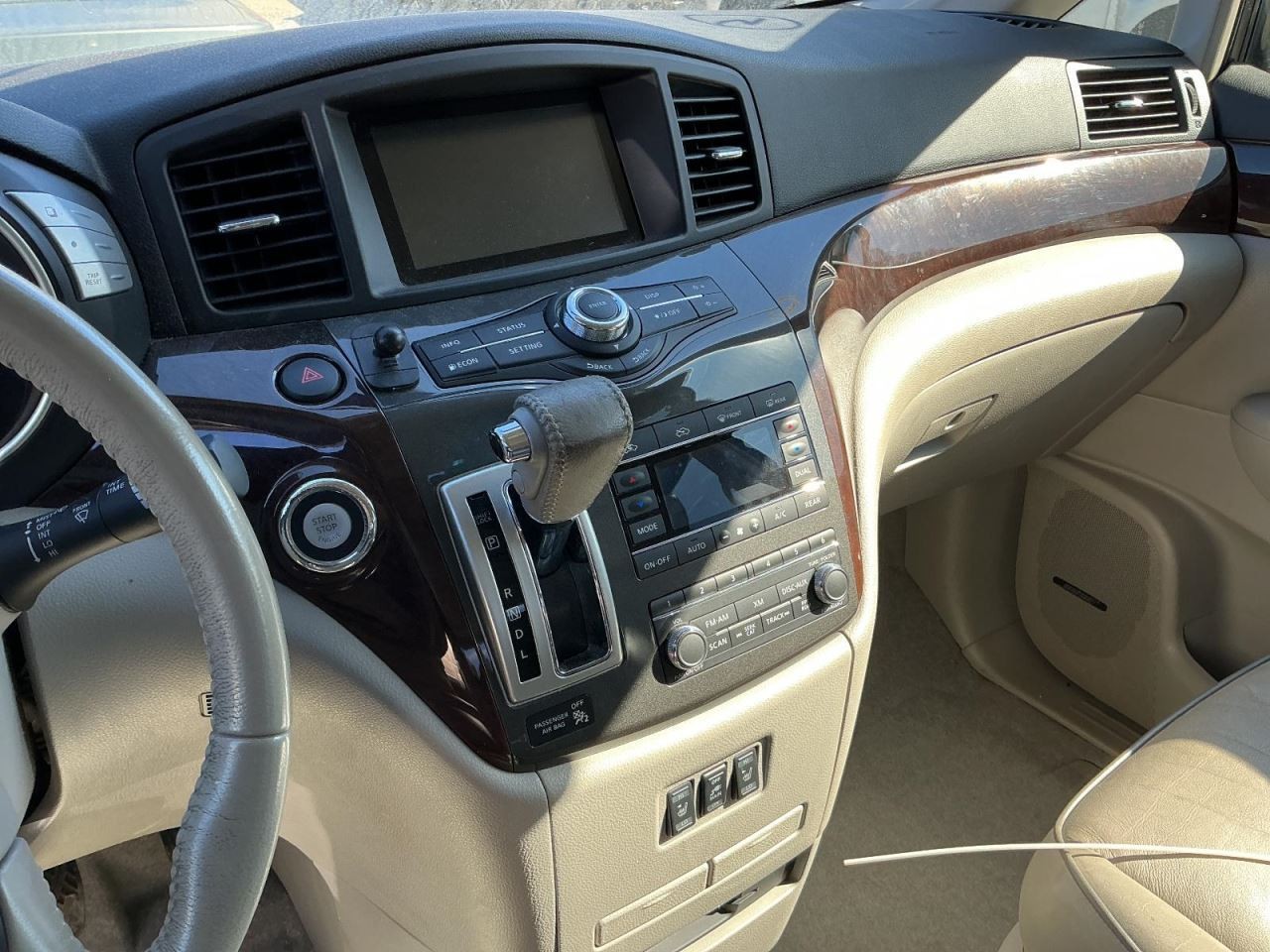 QUEST 2013 Glove Box 4966632