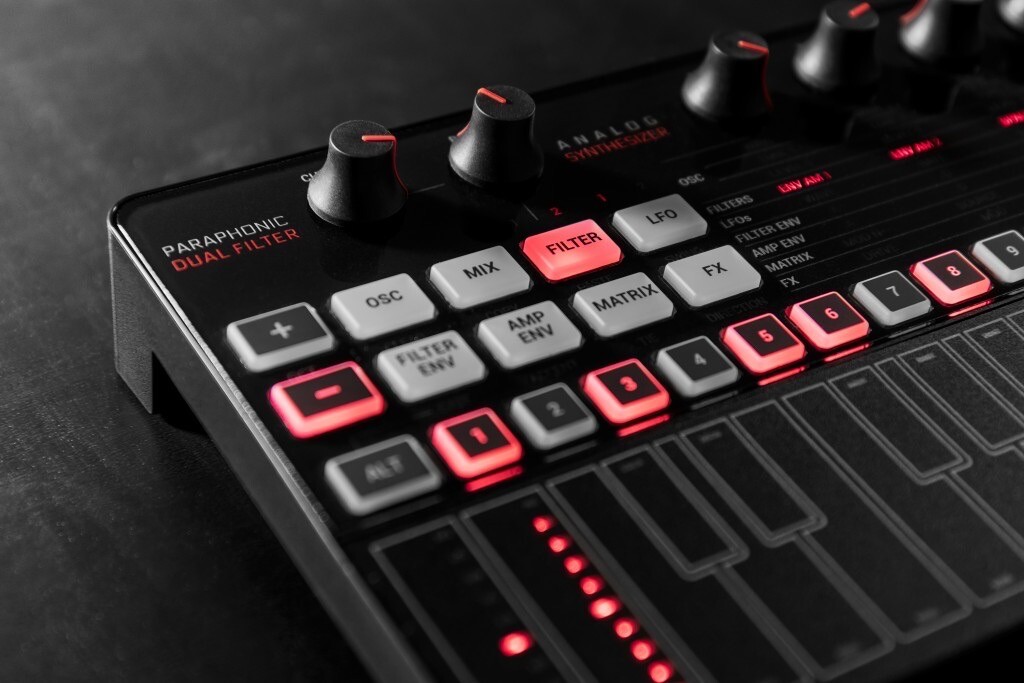 IK Multimedia UNO Synth Pro 37-Key Dual-Filter Analog Synthesizer 196288022480