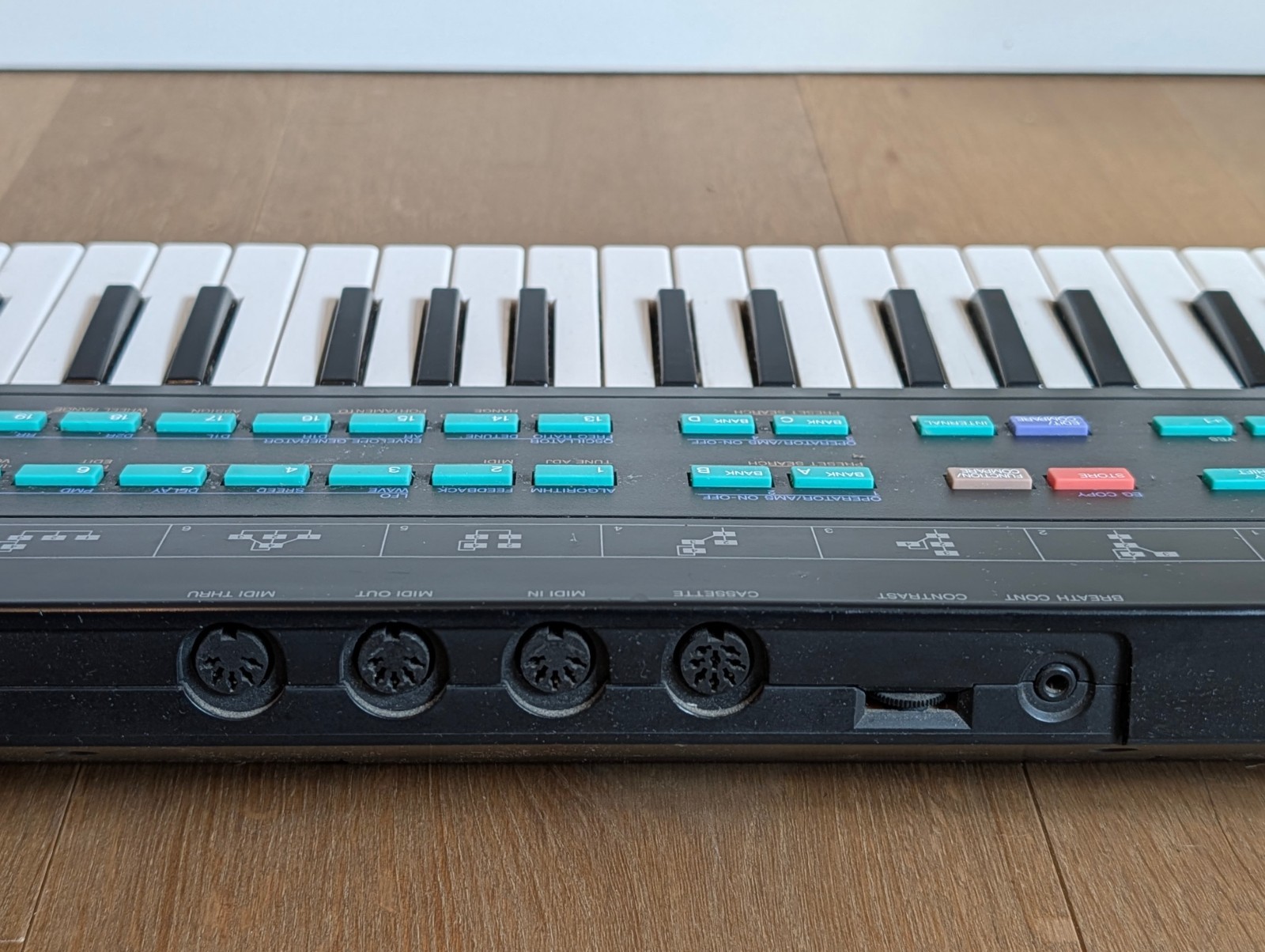 Yamaha DX100 Digital Programmable Algorithm Vintage Synthesizer Keyboard 49-Key