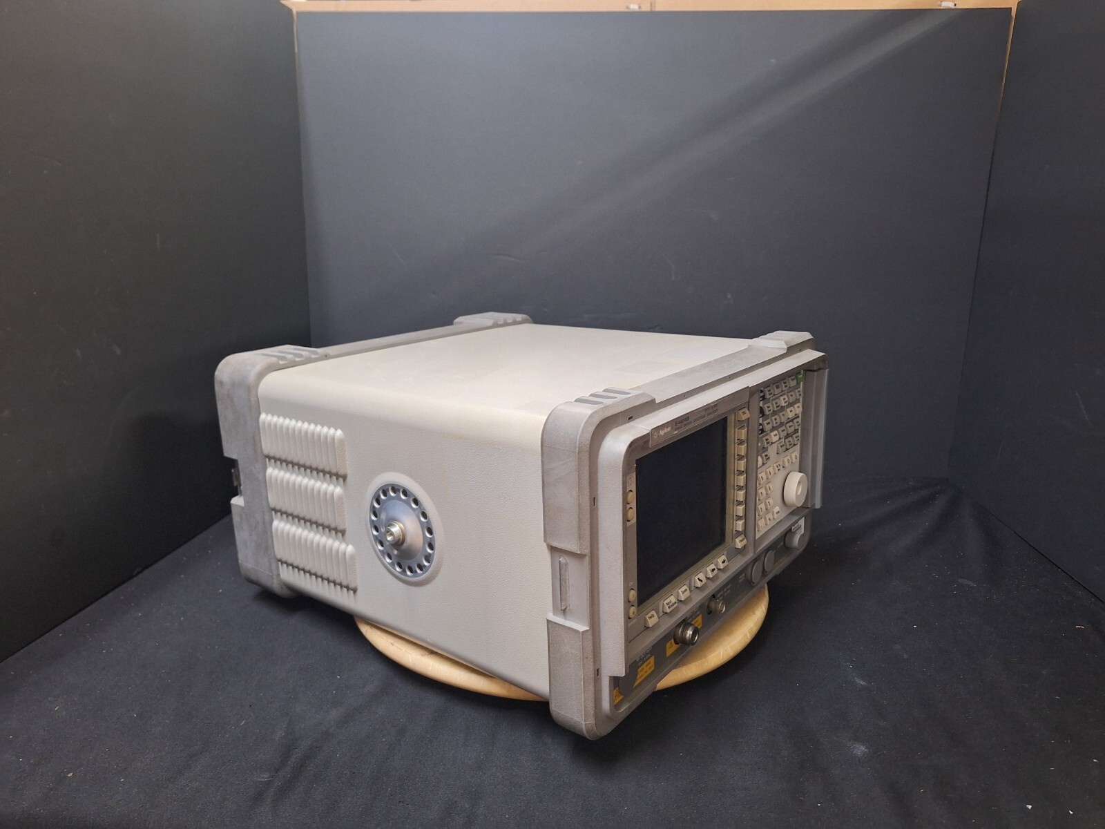 Agilent E4404B : Spectrum Analyzer w/Opt. 1DS 1DR 1D6 B72 1D5 BAC 231... (2404)