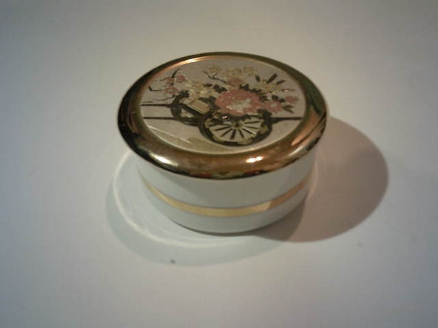 Chokin Japanese Art Collectible Fine Porcelain Box 24KT GOLD Rim Samurai Harvest
