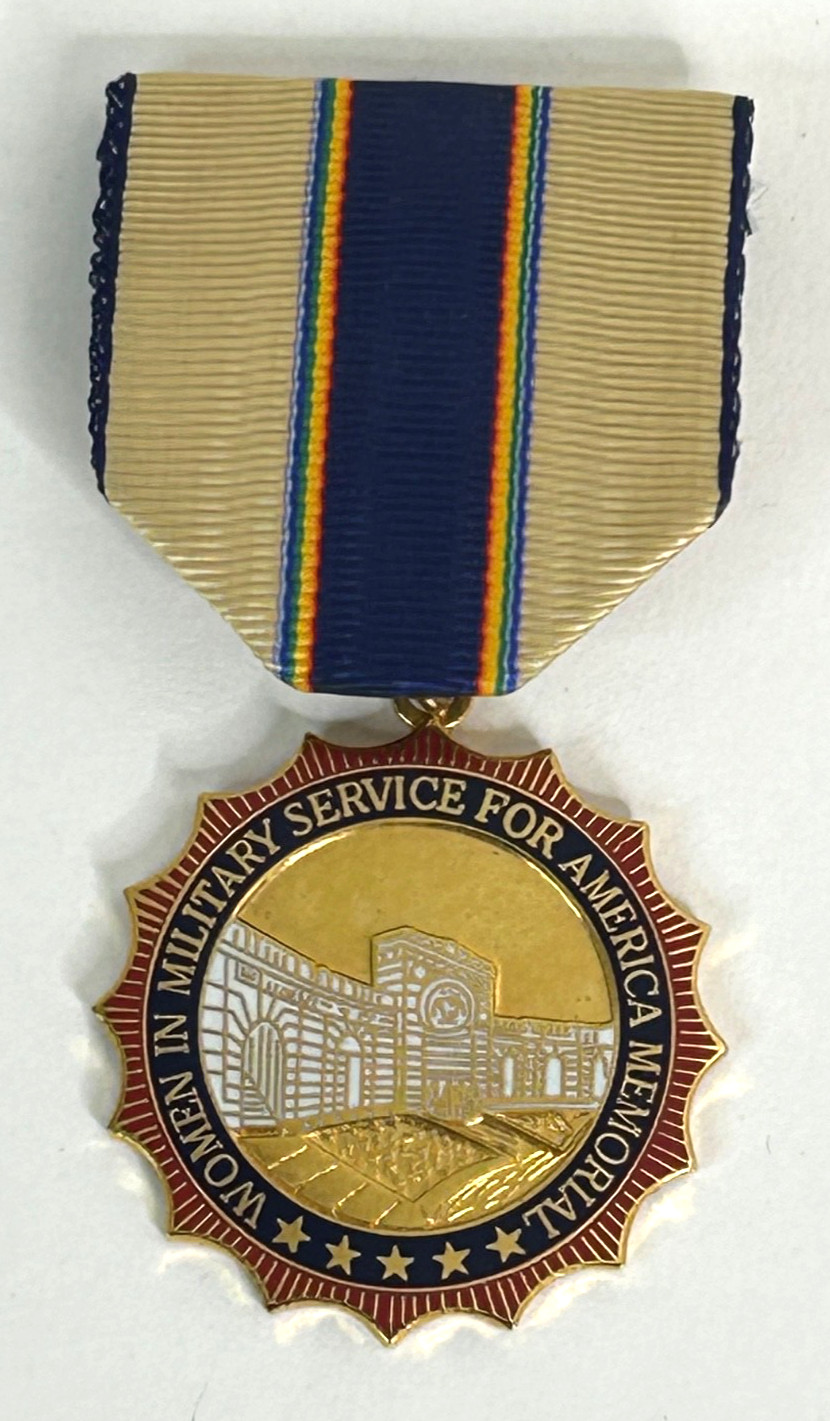 1997 Women In Military Service For America Memorial Dedication Reunion Medal