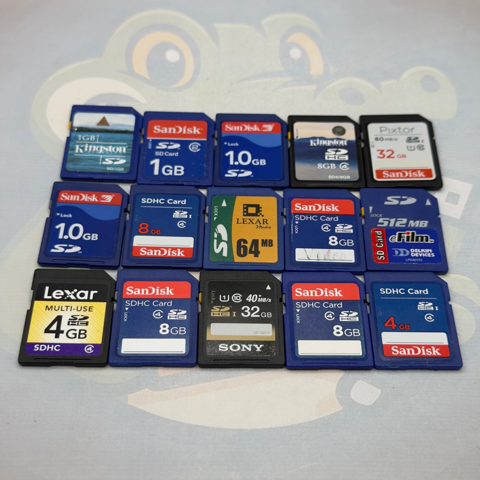 Lot of 15 Miscellaneous SD Cards Brands Include Sandisk Lexar - Untested - GC881