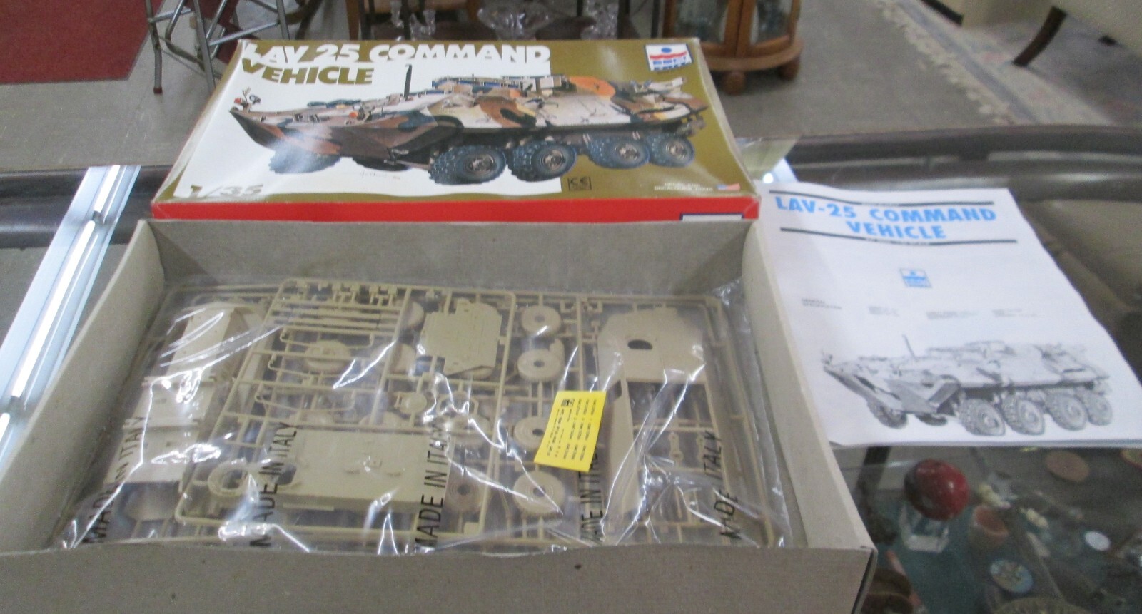 Esci Ertl 1:35 Lav 25 Command Vehicle  un-assembled Model kit  NIB #5034