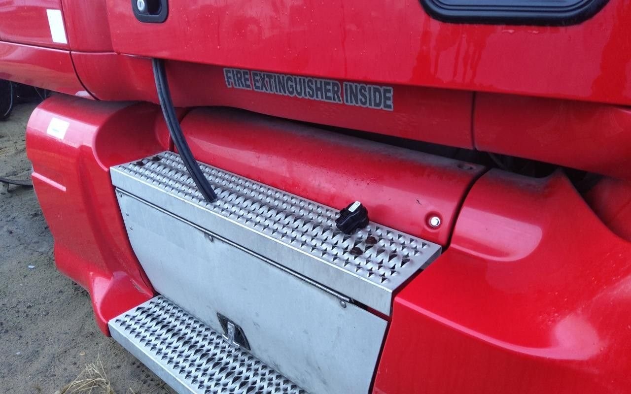 Peterbilt 587 FIBERGLASS Right/Passenger UNDER DOOR Panel