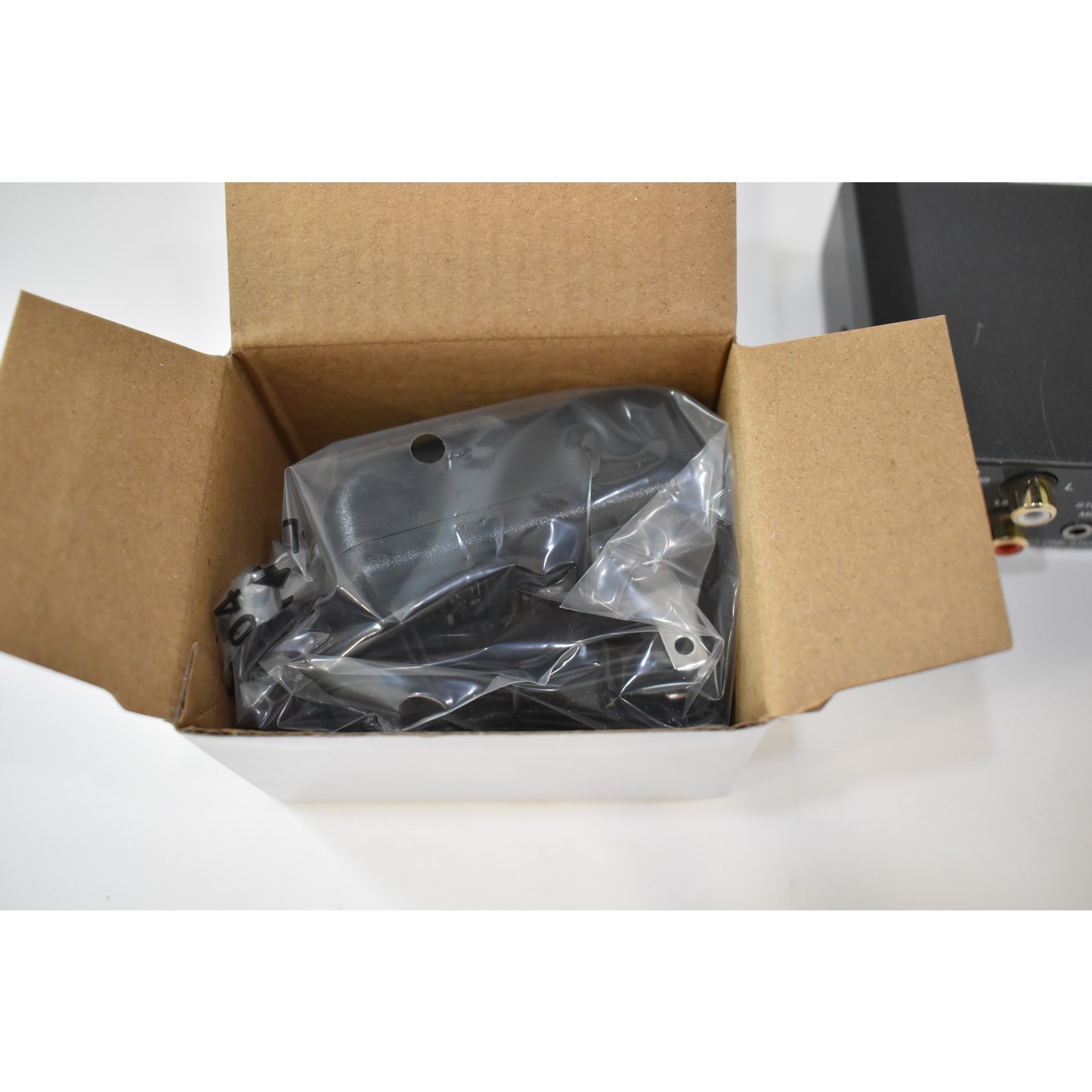 RDL EZ-HDA4B Stereo Headphone Distribution Amplifier Rear-Panel Outputs