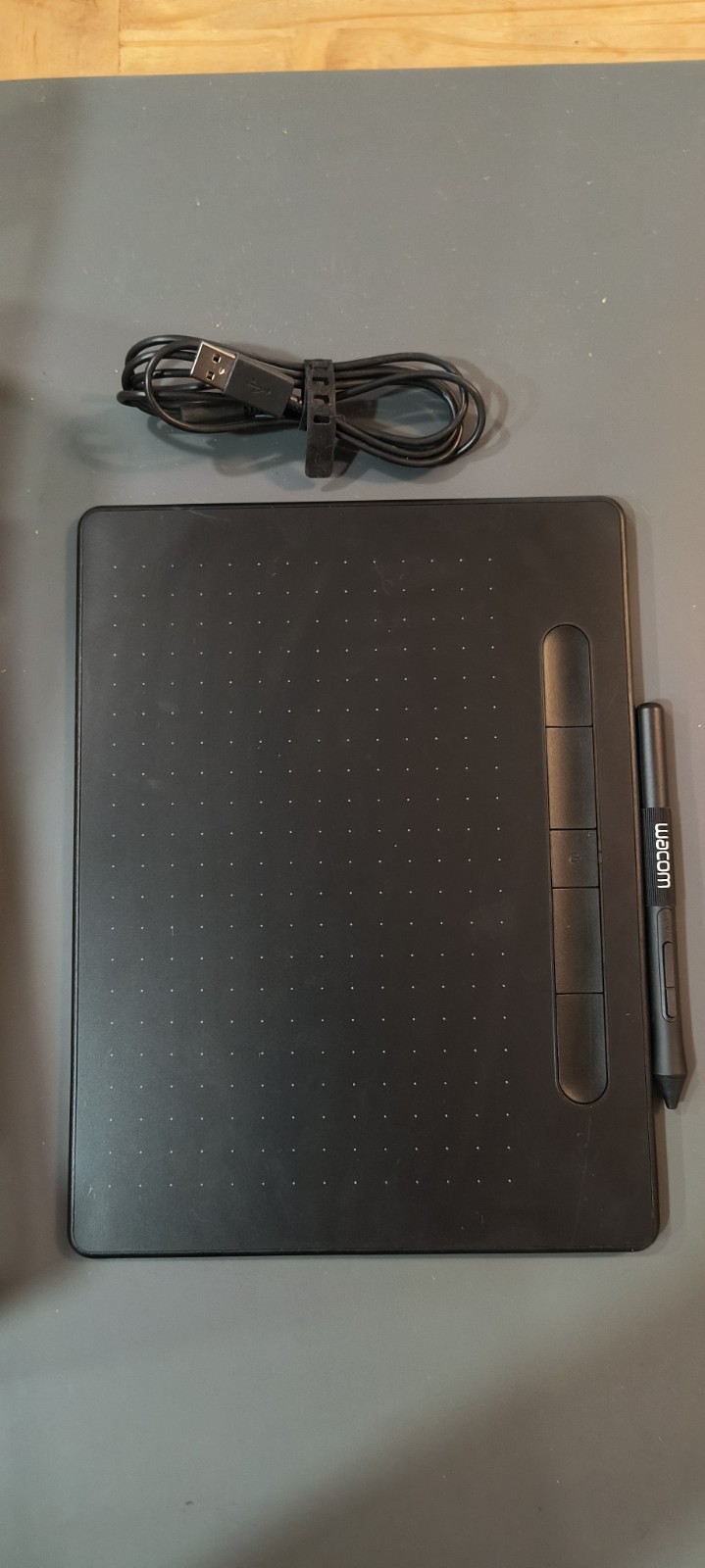 Wacom Intuos Graphics Drawing Tablet w/ Pen