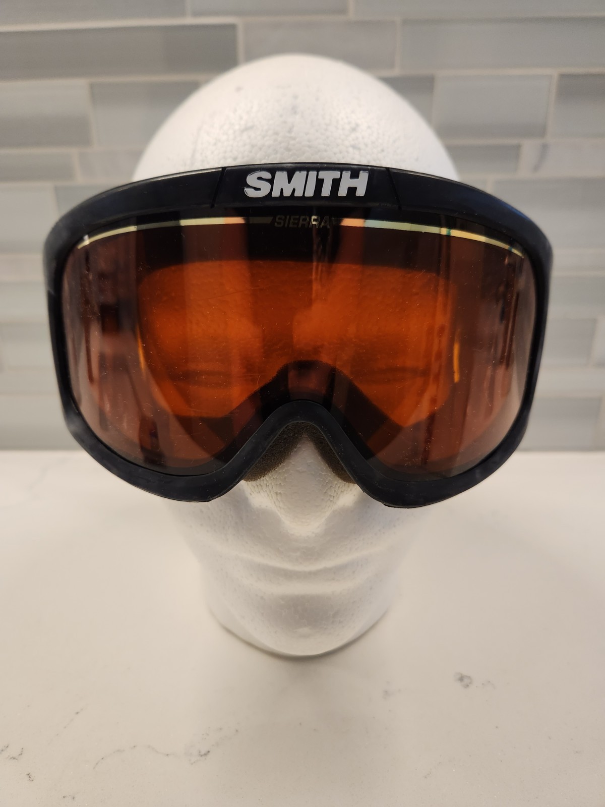 Vintage 1992 Smith Sierra Black Frame Gold Lens Snowboard Ski Snow Goggles
