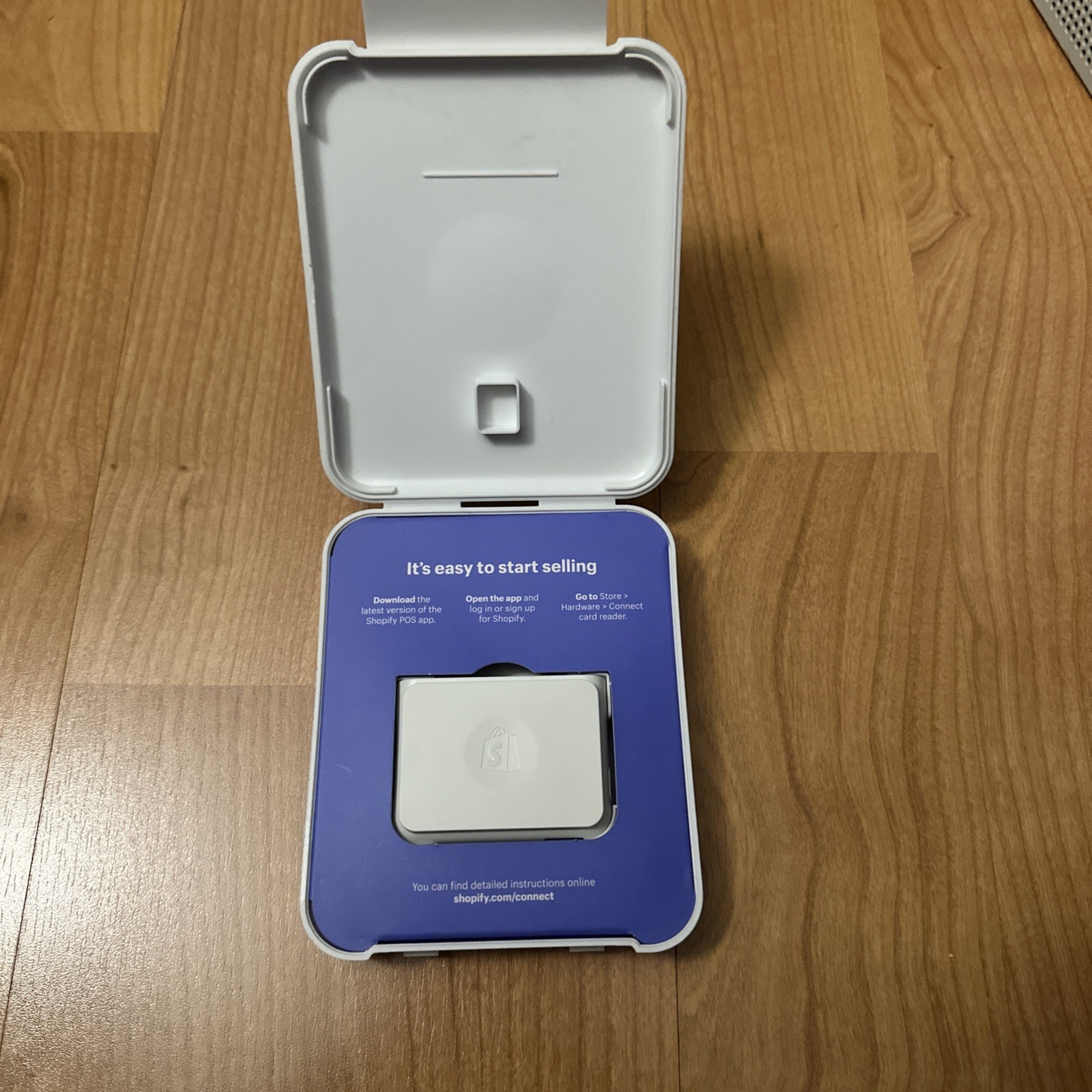 Shopify Chip and Swipe Credit Card Reader  White Model S1701 New in Box