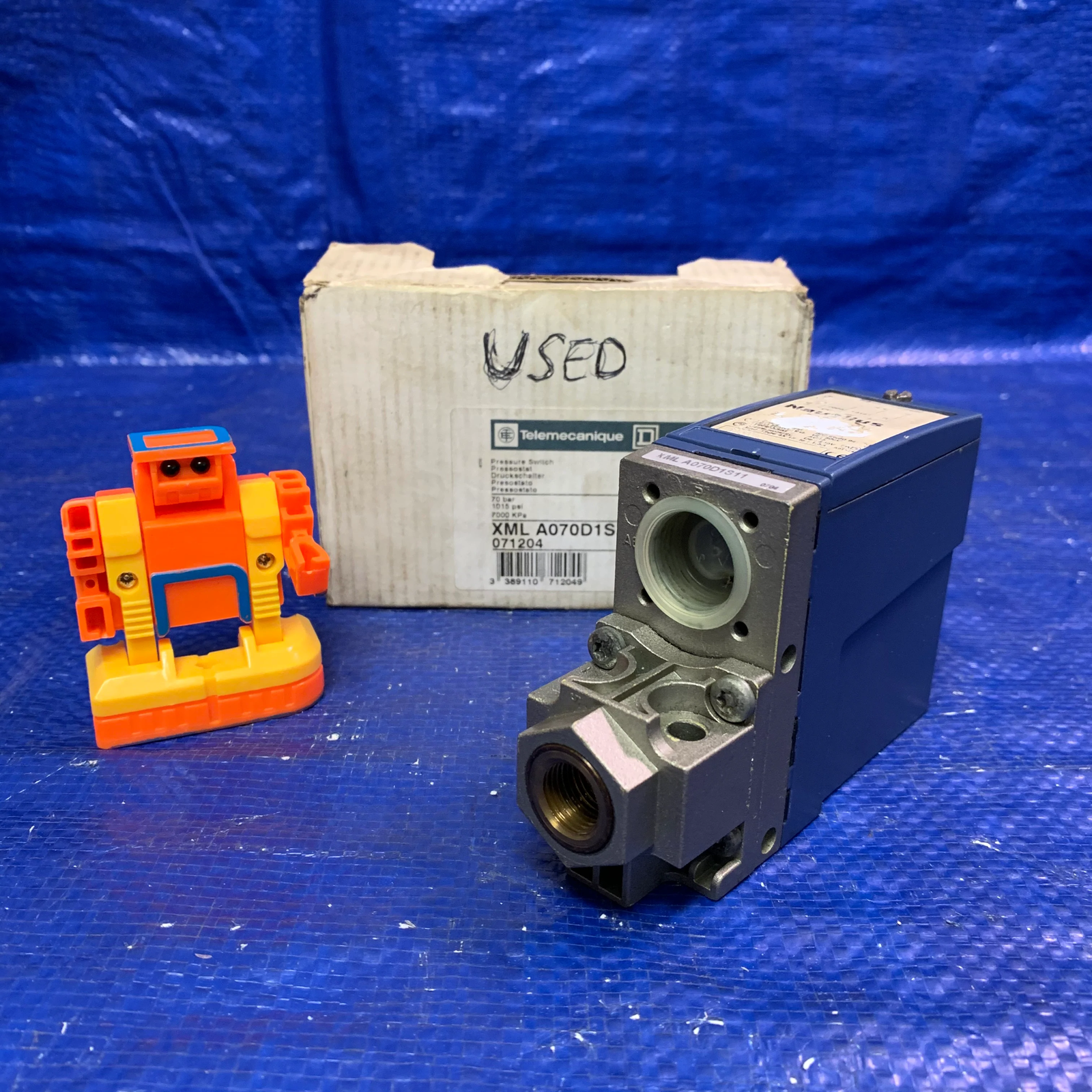 Telemacanique Square D XMLA070D1S11 Nautilus Pressure Switch (Used)