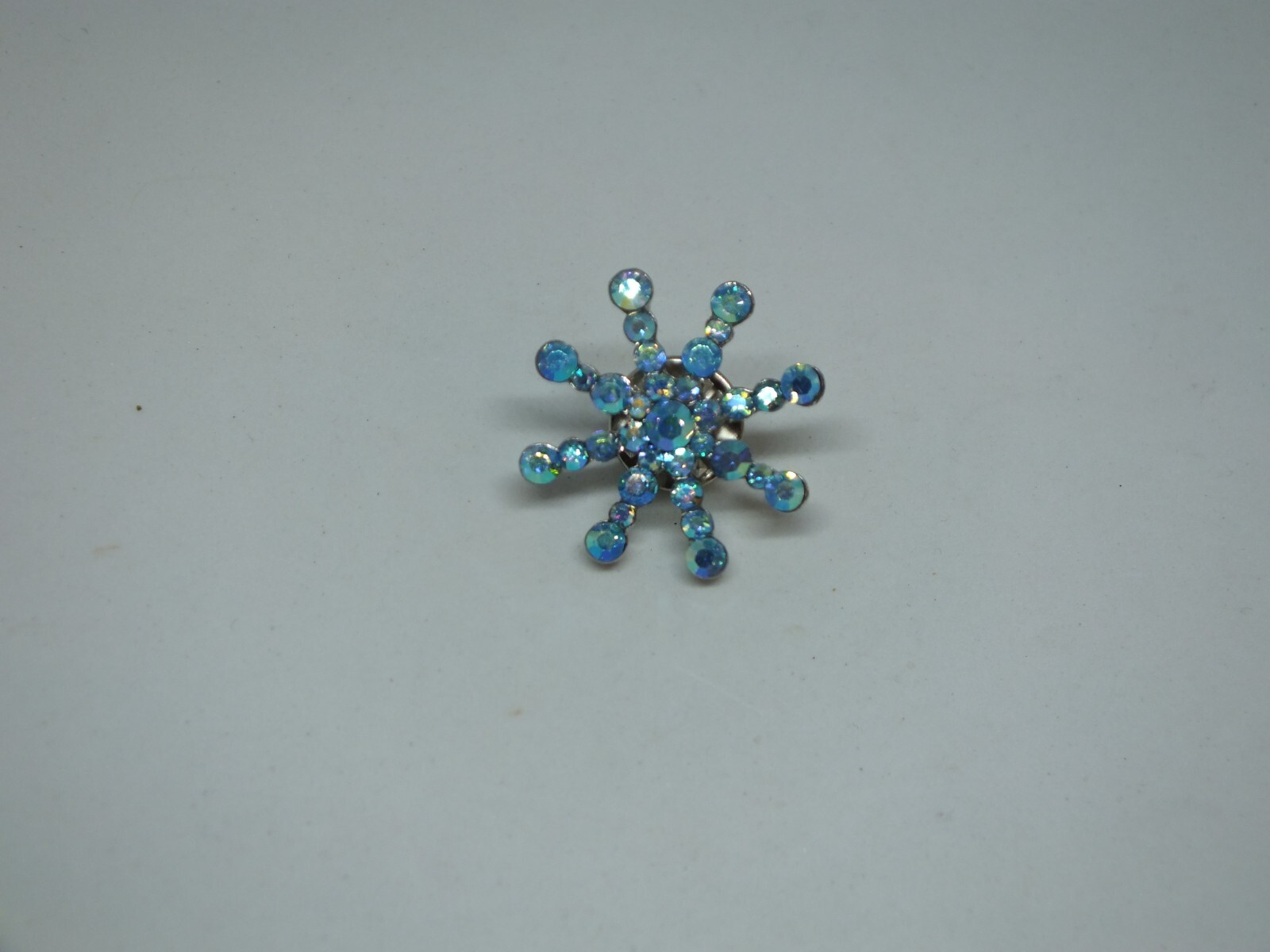 Beautiful Brooch Pin Silver Tone Christmas Star Snowflake Blue Rhinestones 1"