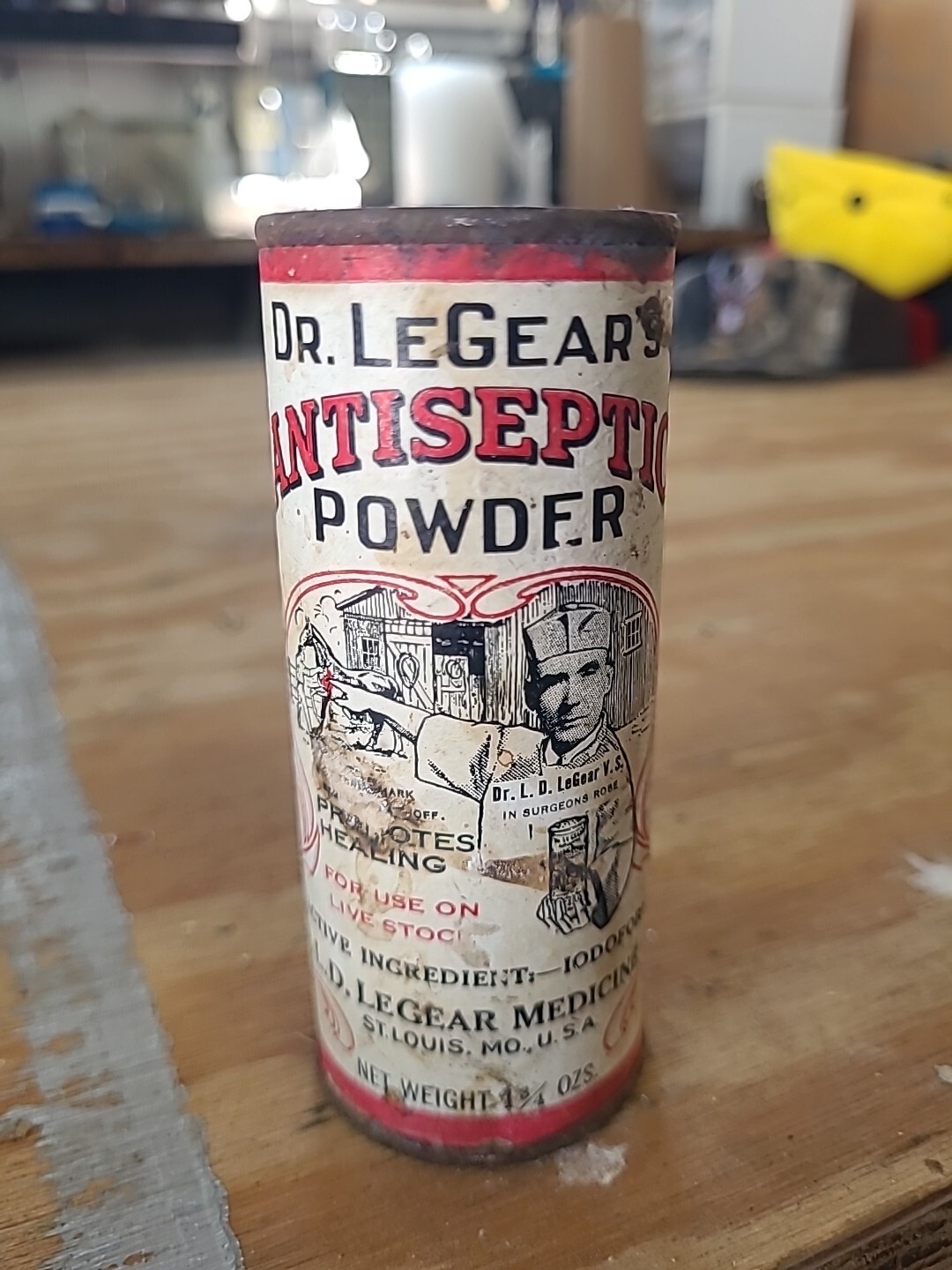Advertising Tin Dr LeGear's Antiseptic Powder Veterinary Medicine 1-3/4 OUNCES