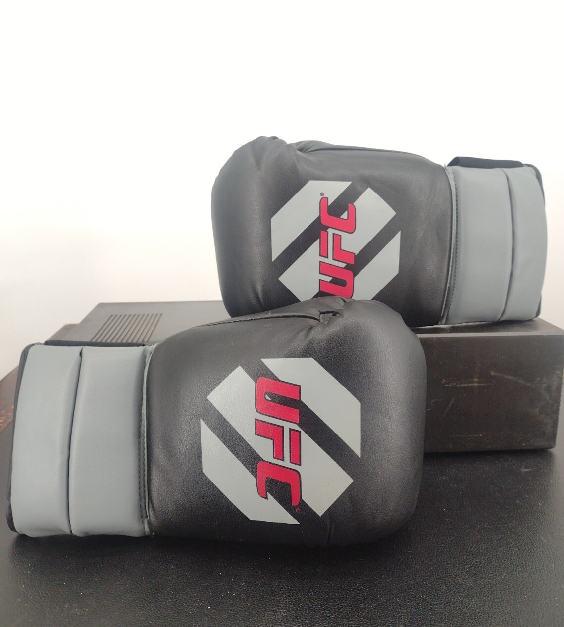 UFC Boxing Gloves L XL 16 oz Black Sparring MMA Fighting Boxing Martial Arts EUC