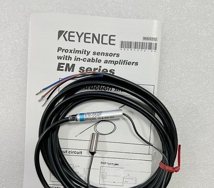 New In Box KEYENCE EM-054P Proximity Sensor