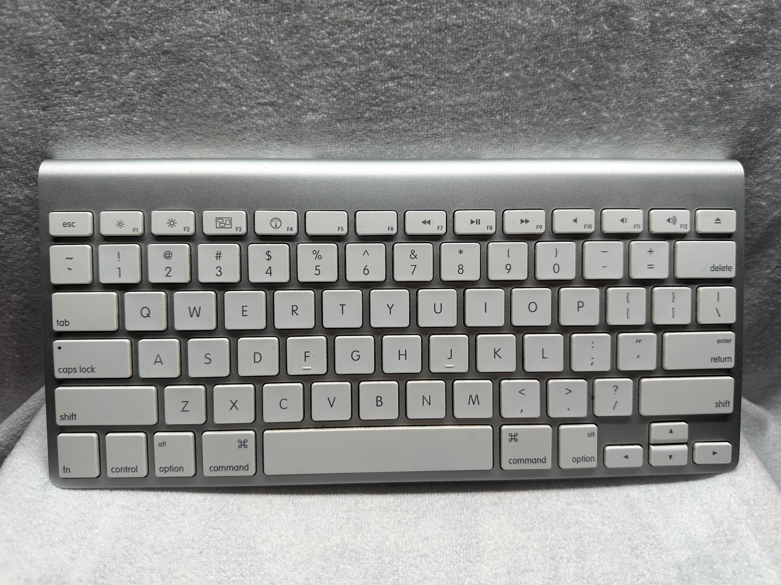 Apple Bluetooth Keyboard Model No: A1314 Tested Good Used Condition