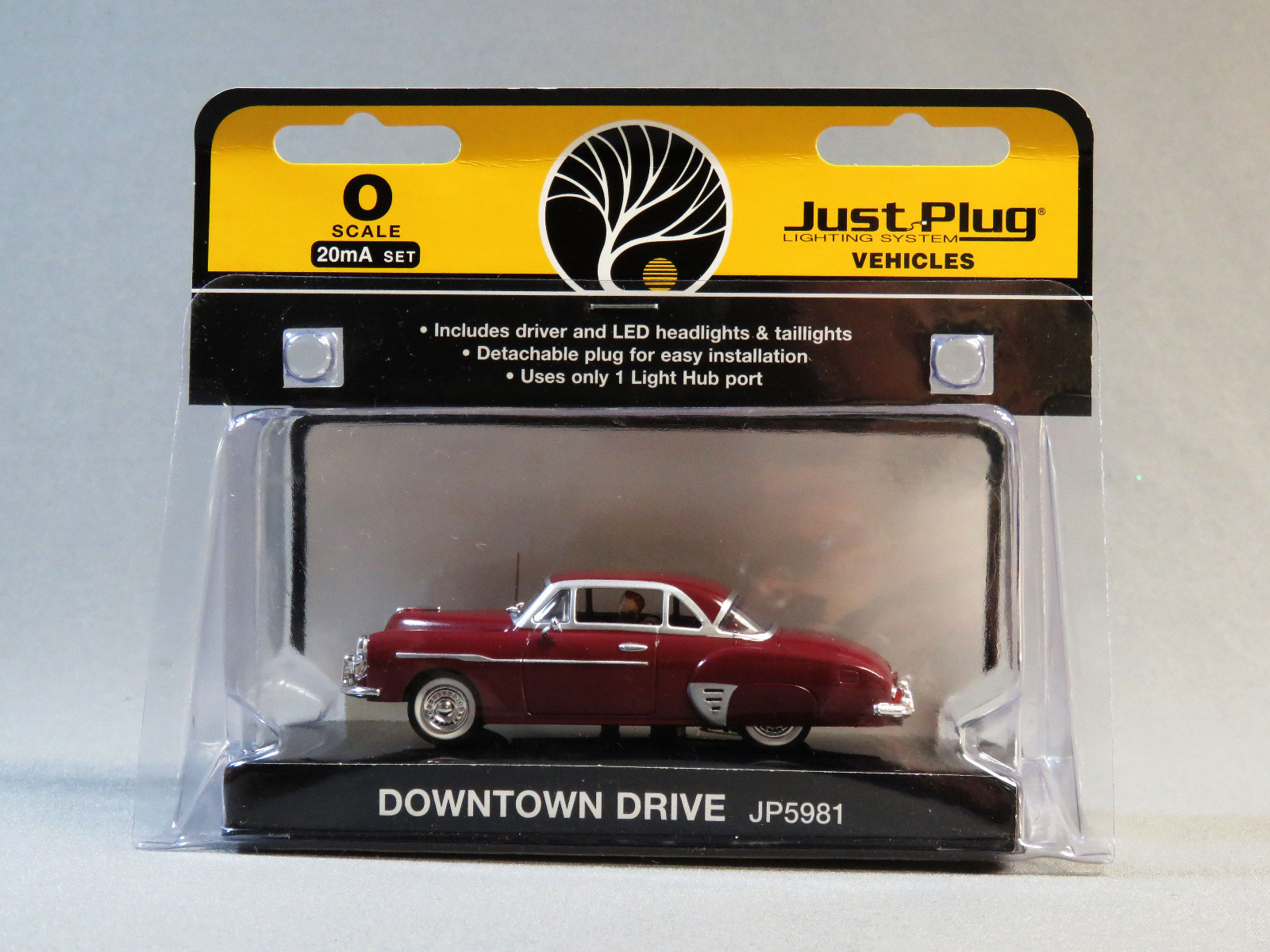 WOODLAND SCENICS JUST PLUG VEHICLES DOWNTOWN DRIVE O GAUGE car train WDS5981 NEW