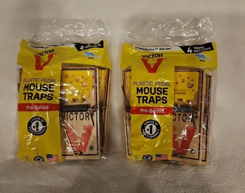 NEW Lot Of 2 Packs of 4 (8 total) Victor Pre-Baited Plastic Pedal Mouse Traps