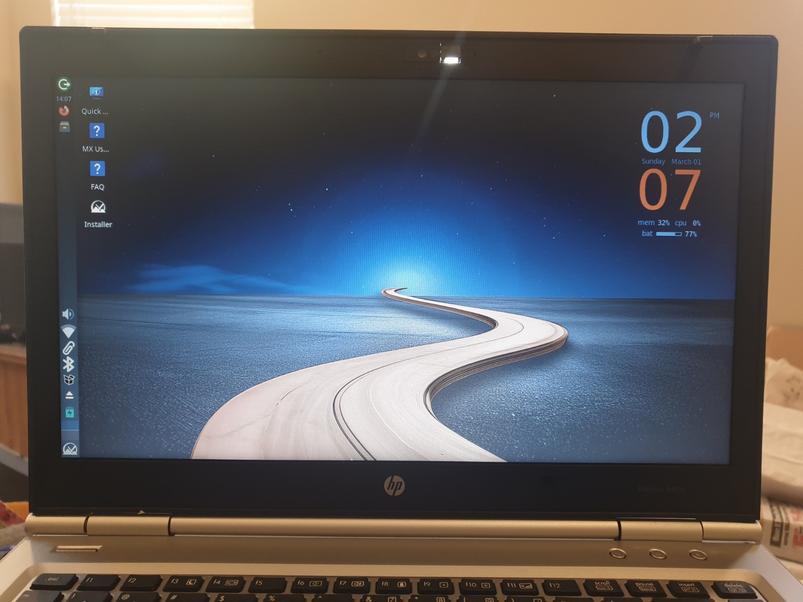 Linux MX V25.2, Xfce, 64-bit, Bootable Live and Install USB Flash Drive