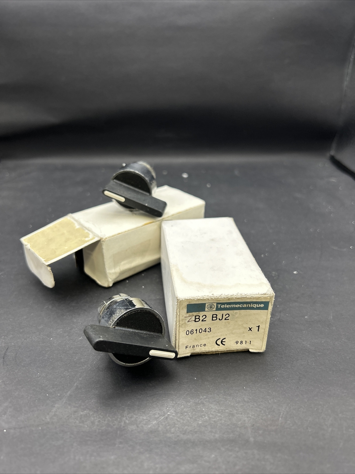 Telemecanique Selector Switch - ZB2BJ2 (Packs of 2) *New Open Box*