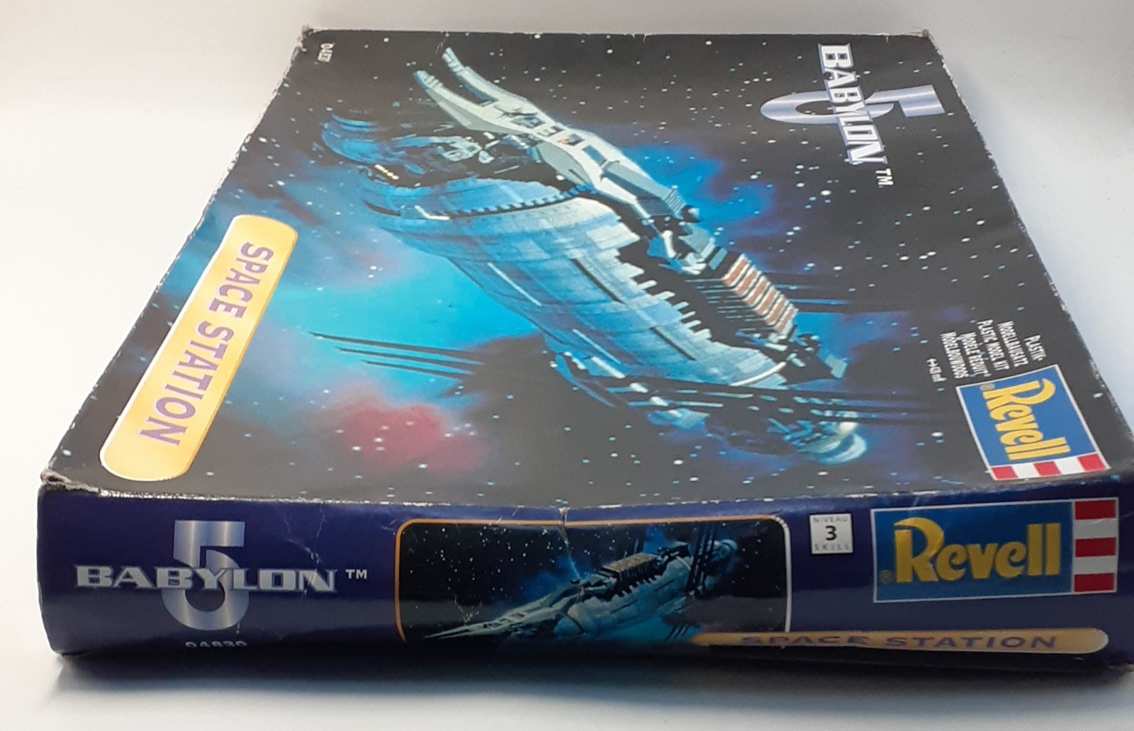 Revell Babylon 5 Space Station Model 428mm Long