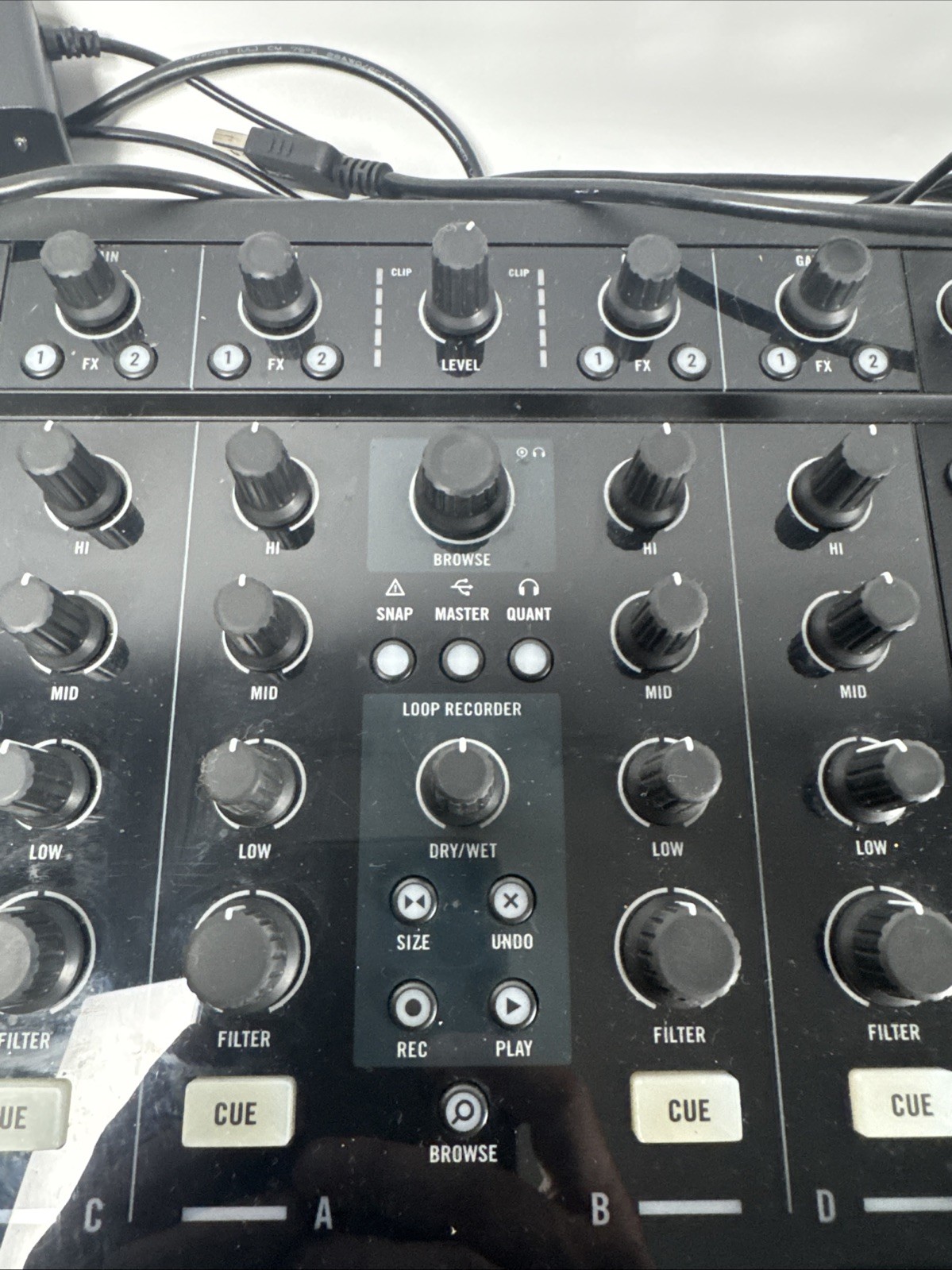 Native Instruments Traktor Kontrol S4 MK1 DJ Controller 4-Channel Black