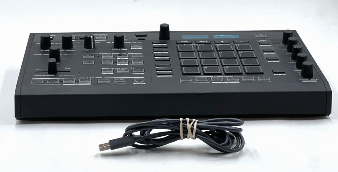 Pioneer DJ TORAIZ SQUID Tabletop Sequencer 16 Pads, MIDI/USB, Black (EL1135342)