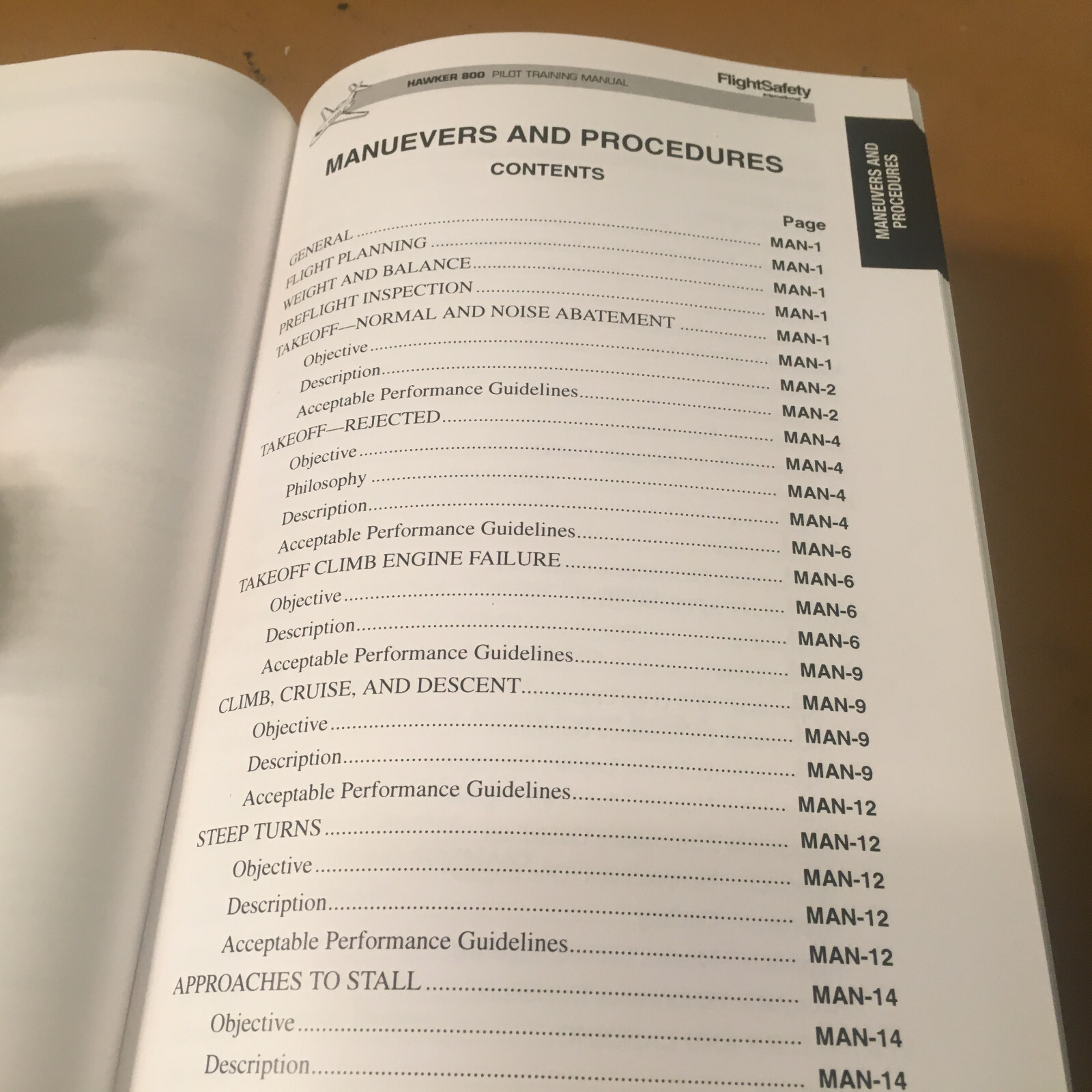 Hawker 800 Pilot Training Manual, Vol. 1, Operational Information