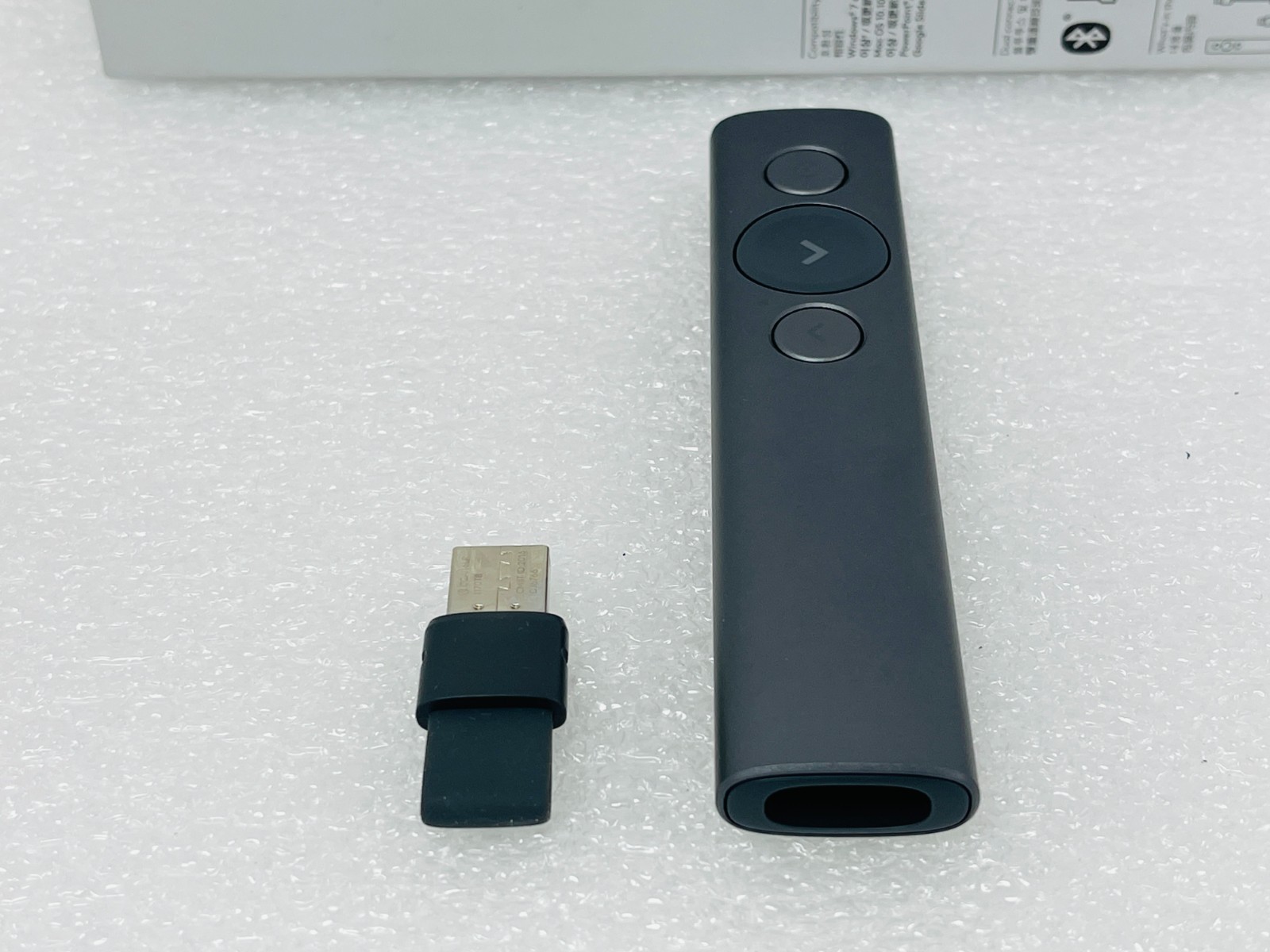 Logitech Spotlight R-R0011 Presentation Remote, Slate, With USB Receiver+Cable