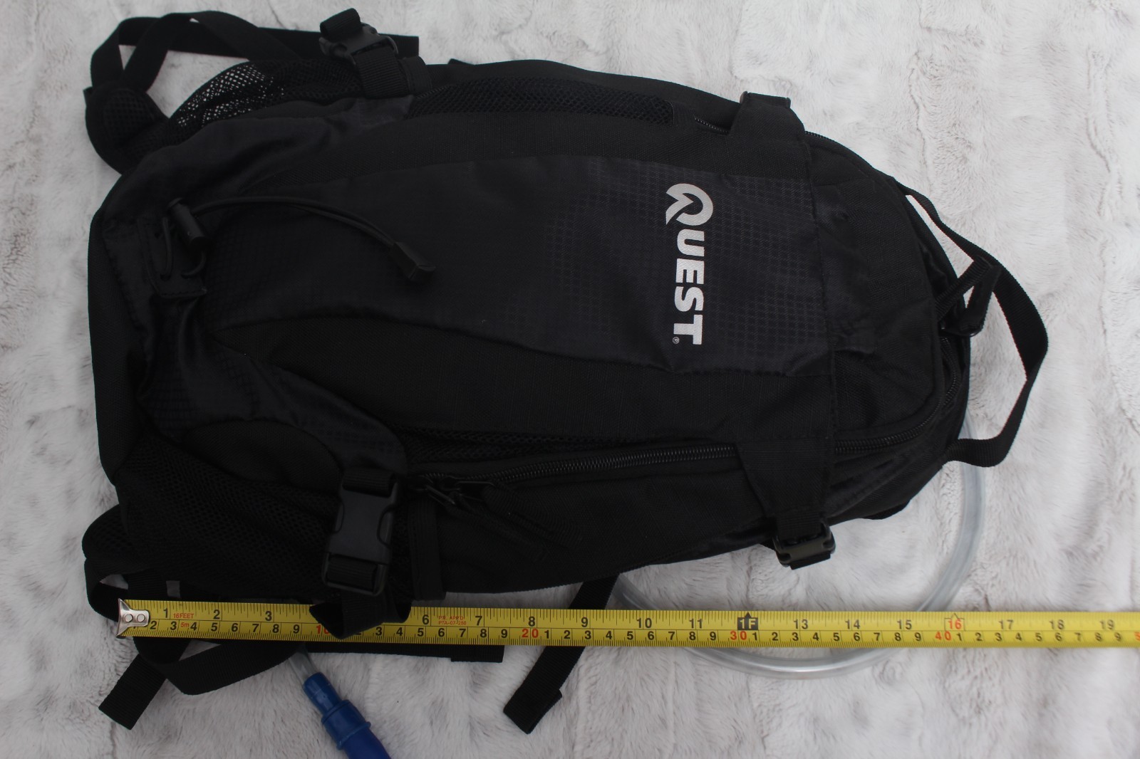 Quest 2L Hydration Daypack Backpack w/ Bladder Hiking Outdoors Black Summer