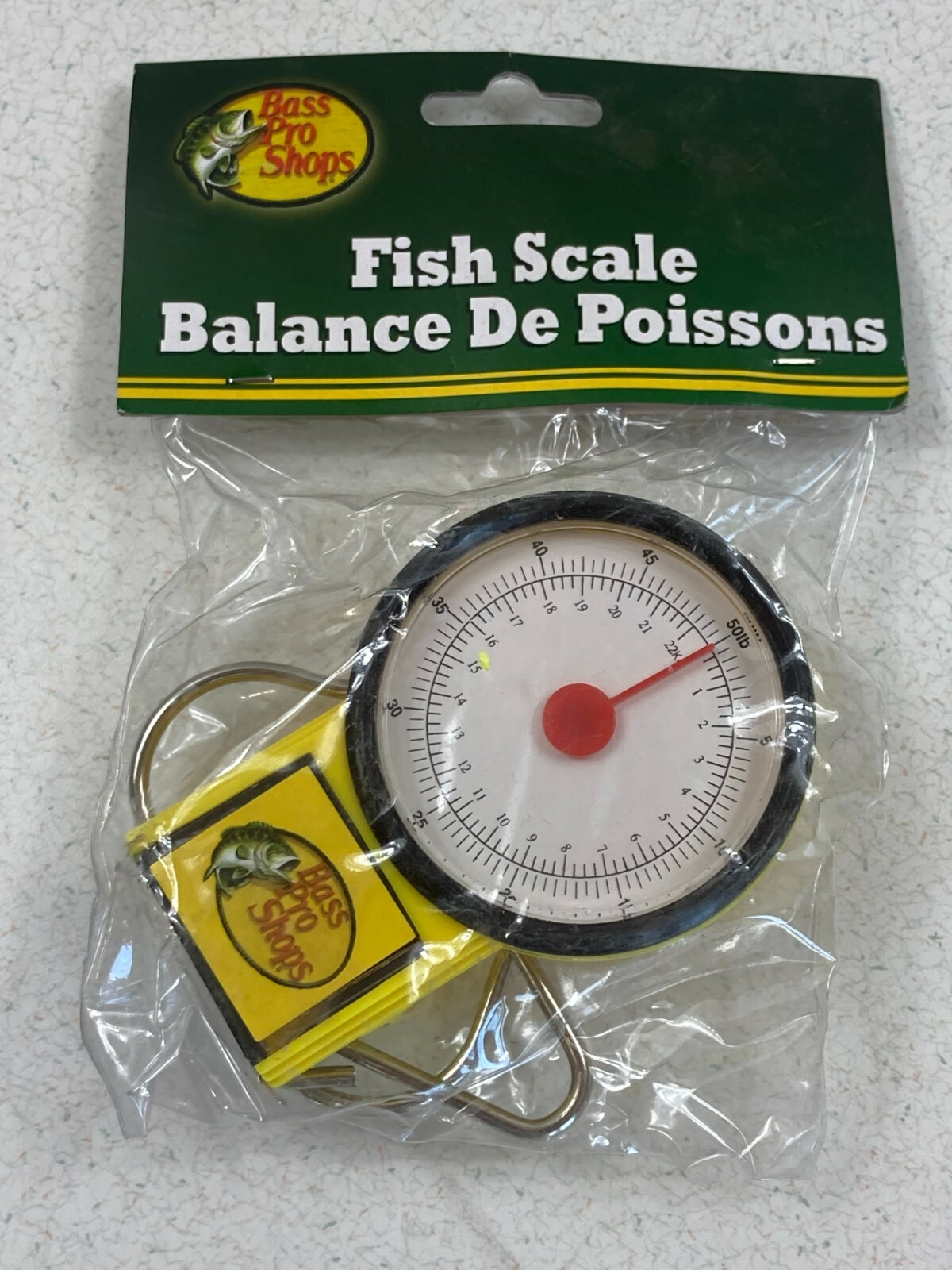 Bass Pro Shops 48907100 50 pound Bass Fishing Scale with Built in Tape Measure